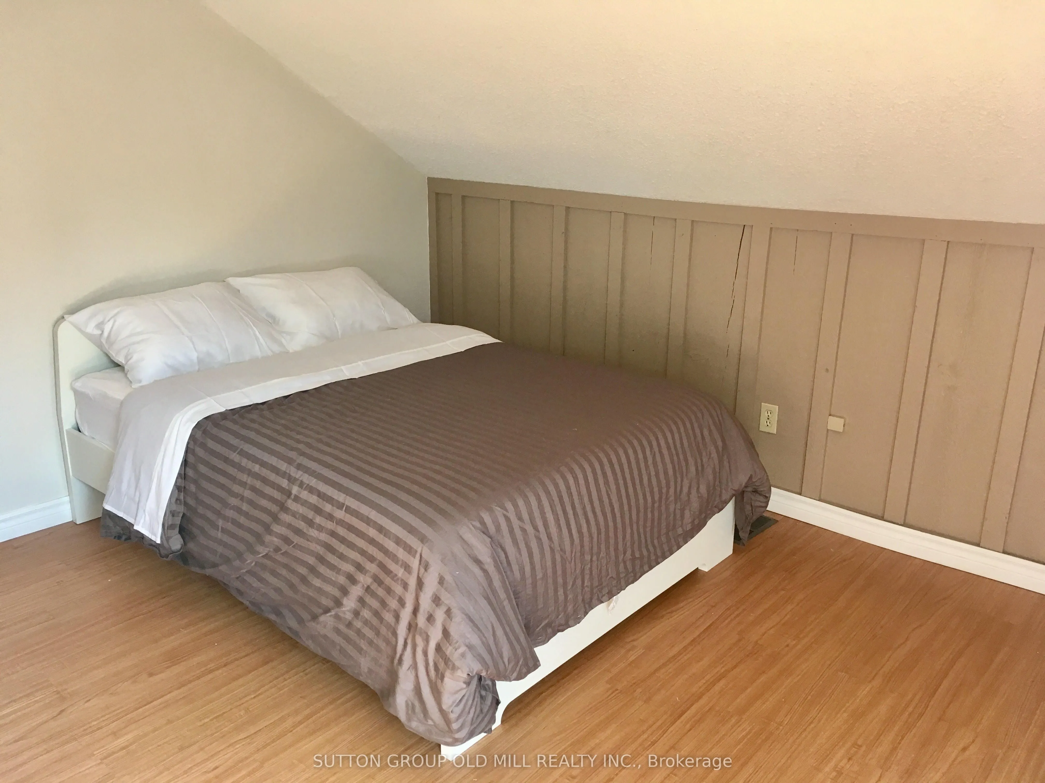 124 Bruce Street S