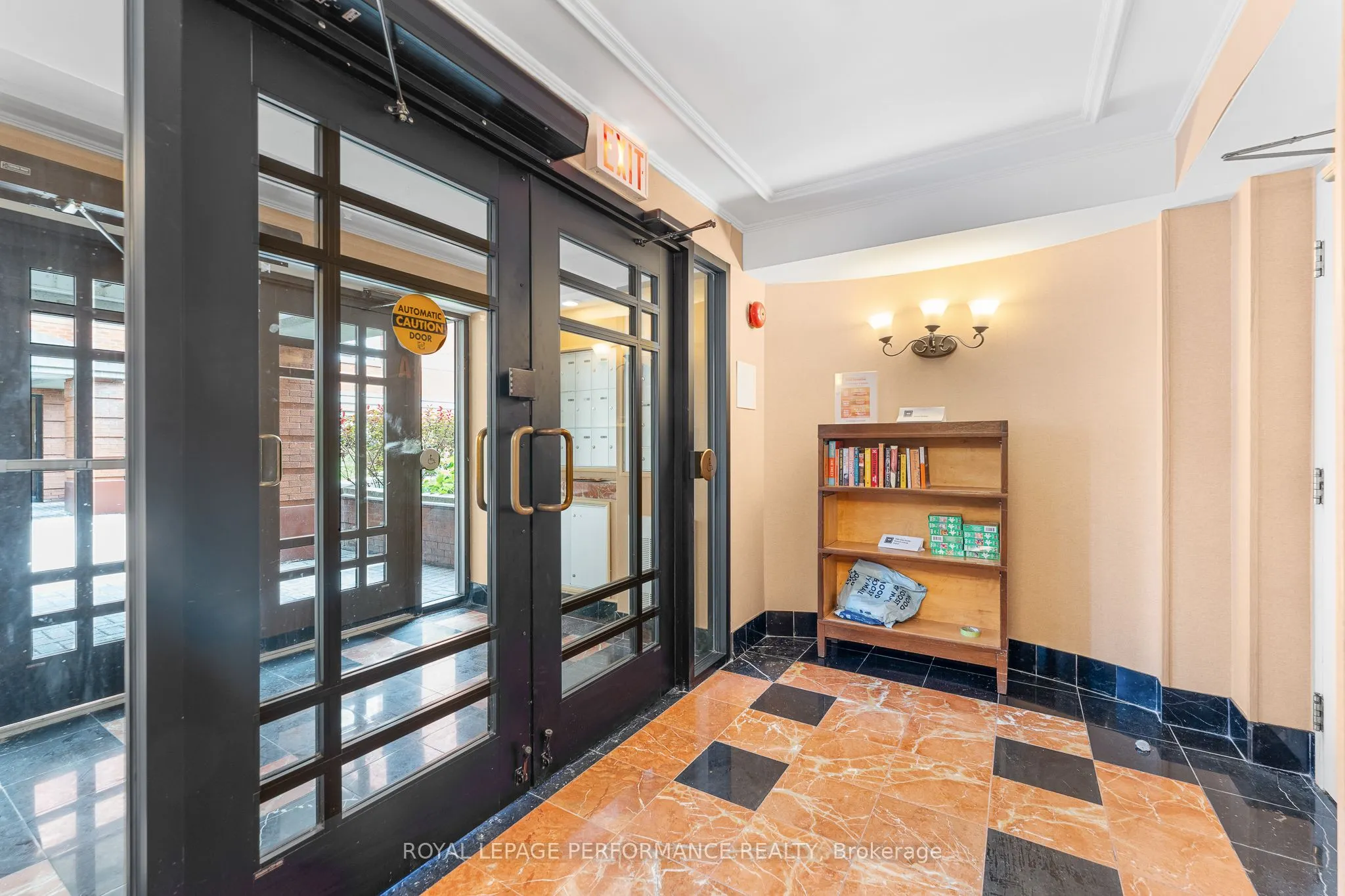 310 Crichton Street, #104
