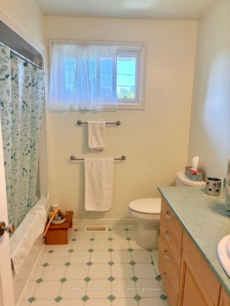211 Prinyers Cove Crescent