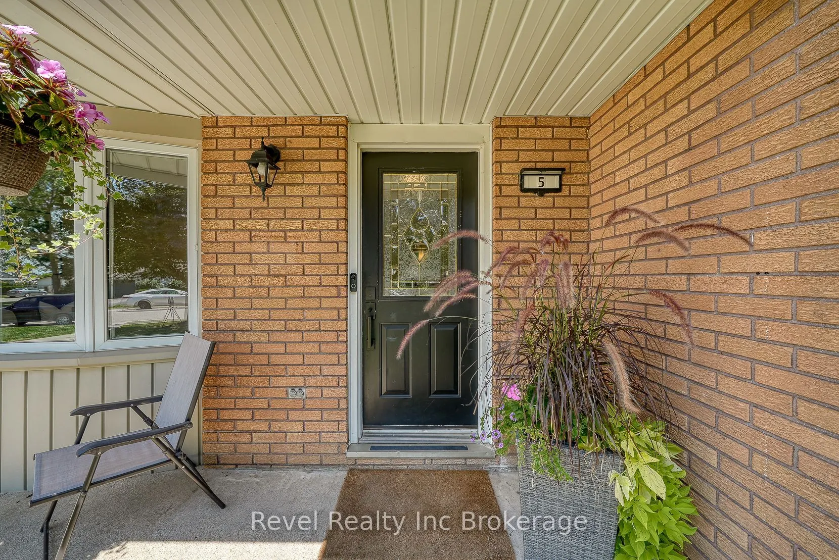 5 Dean Crescent