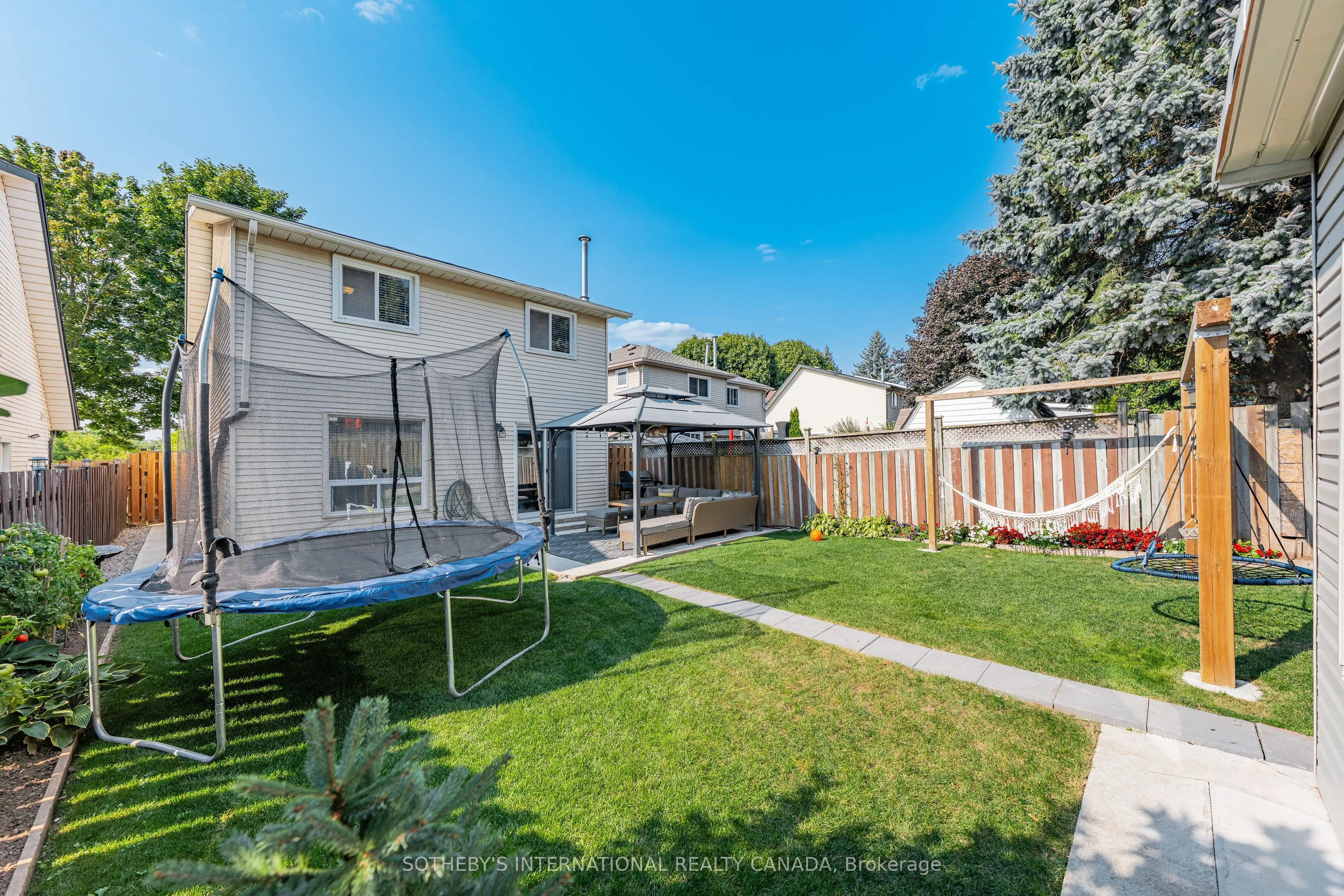 64 Glenbrook Crescent