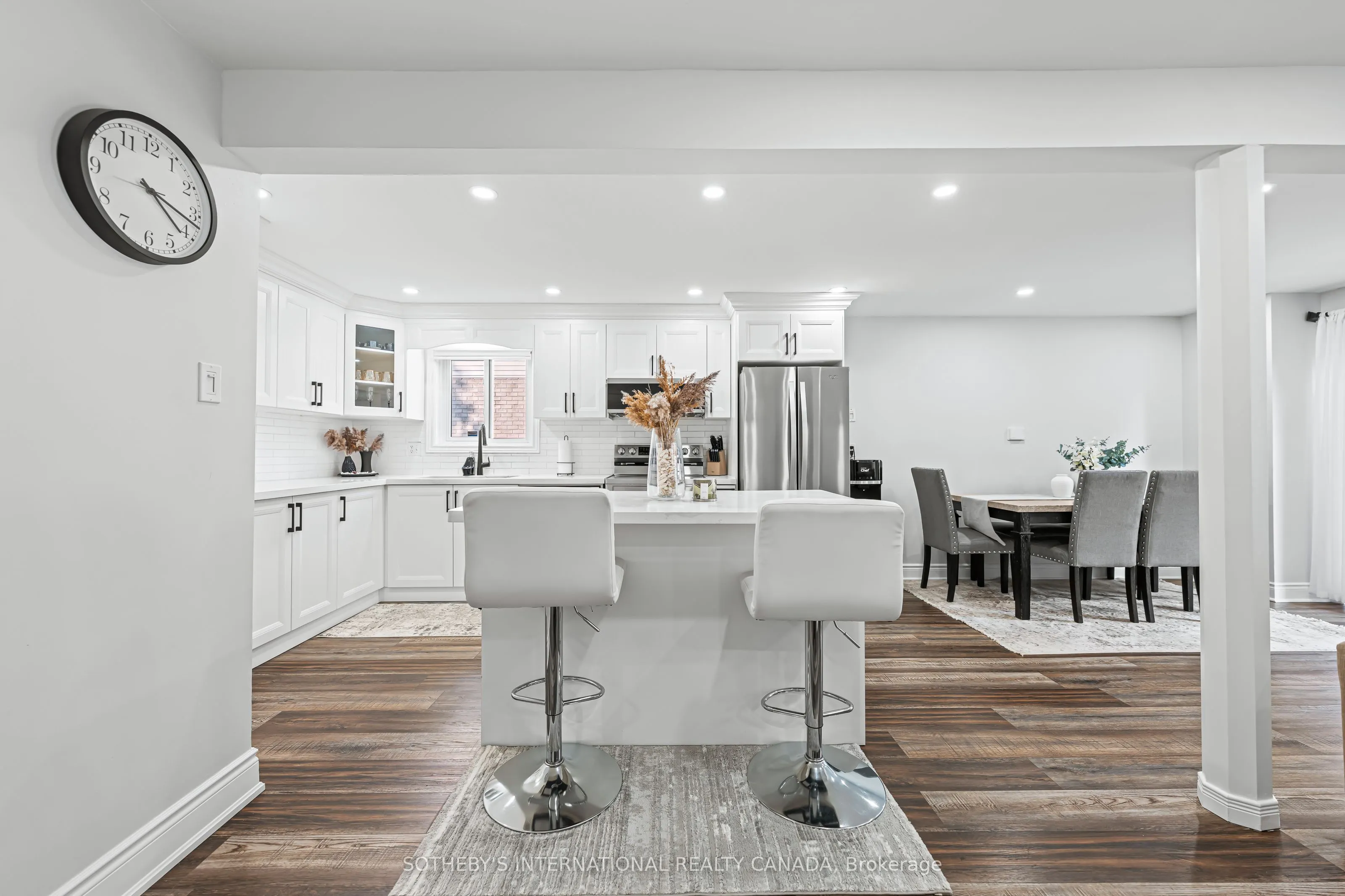 64 Glenbrook Crescent
