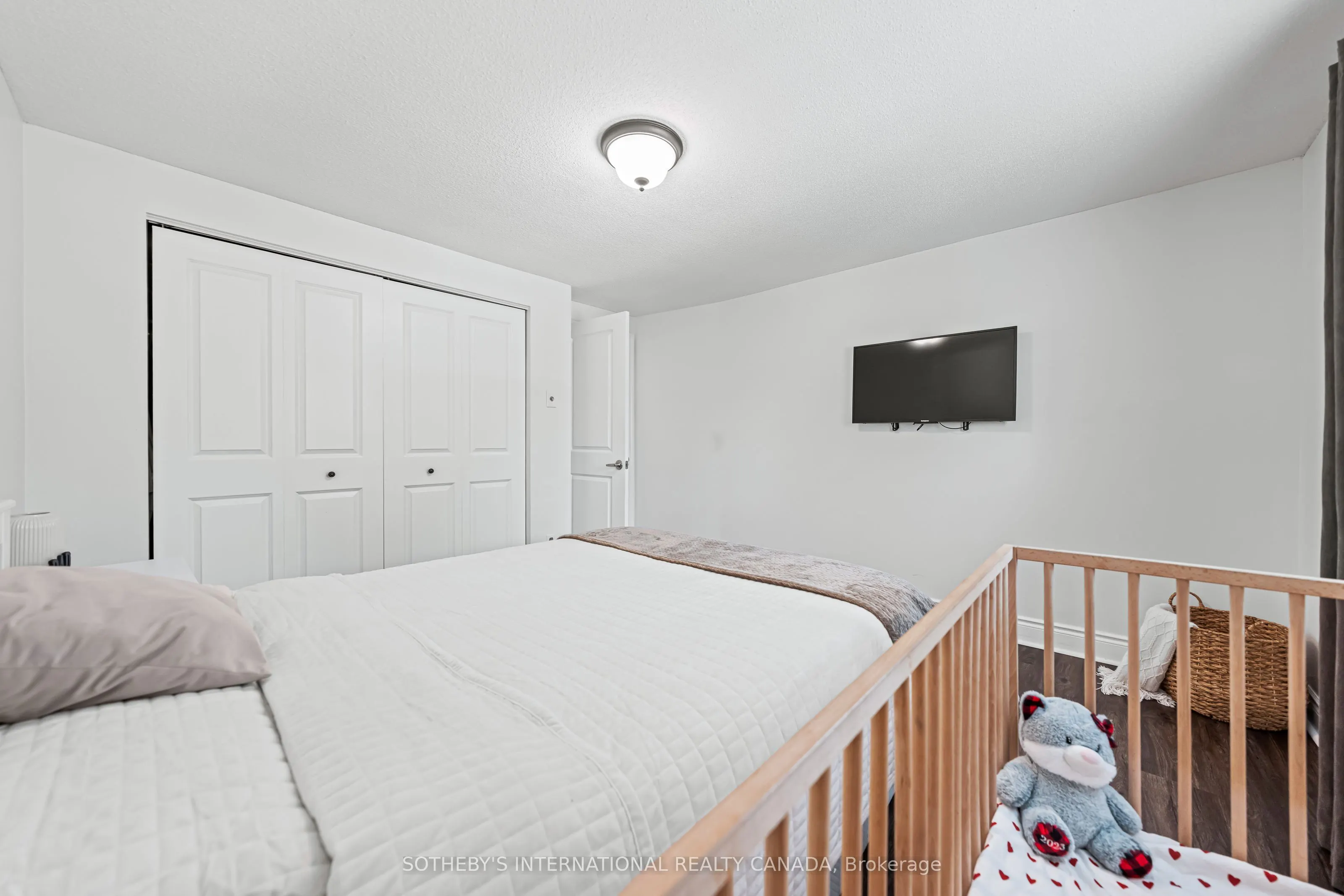 64 Glenbrook Crescent