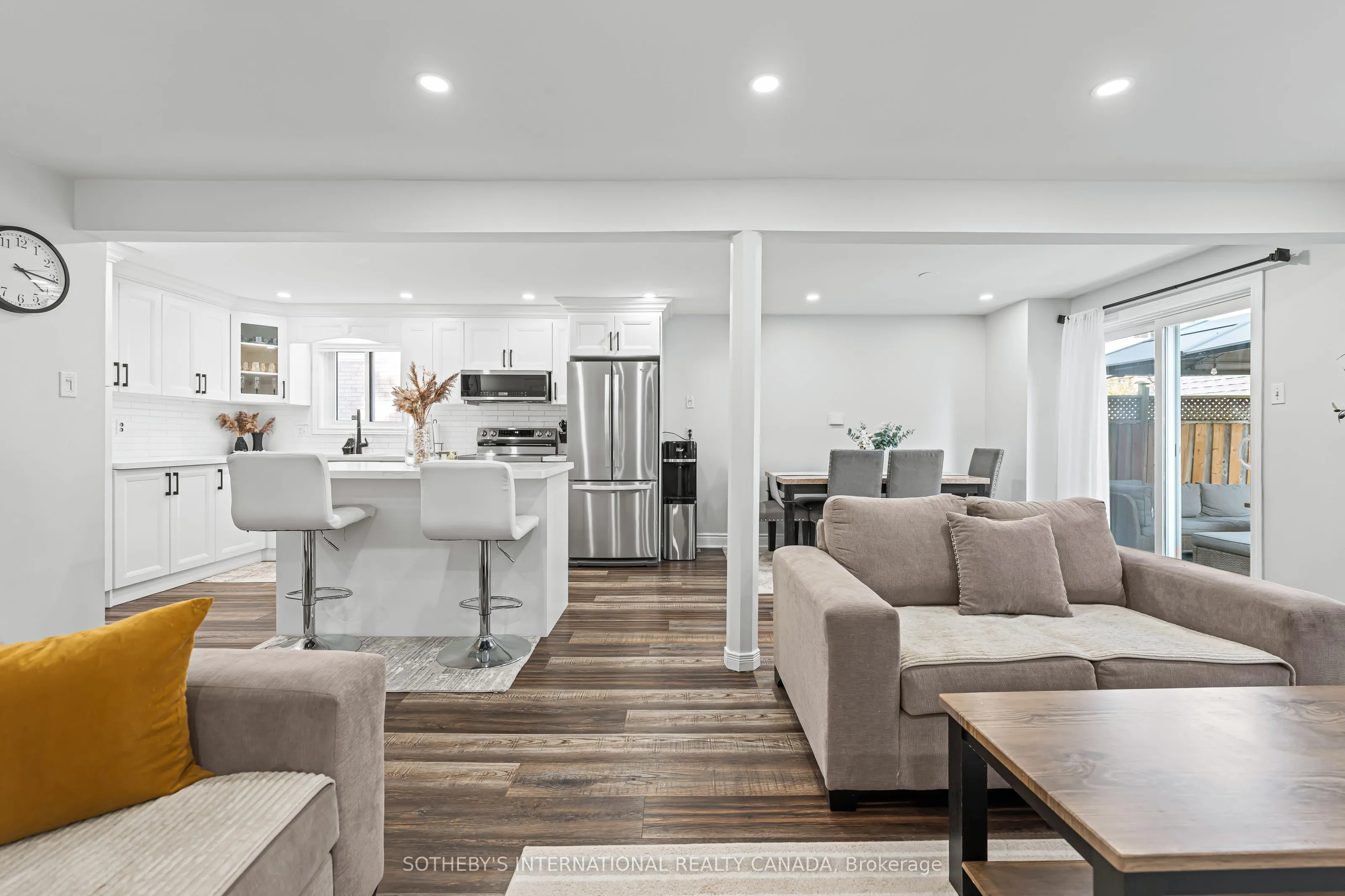 64 Glenbrook Crescent