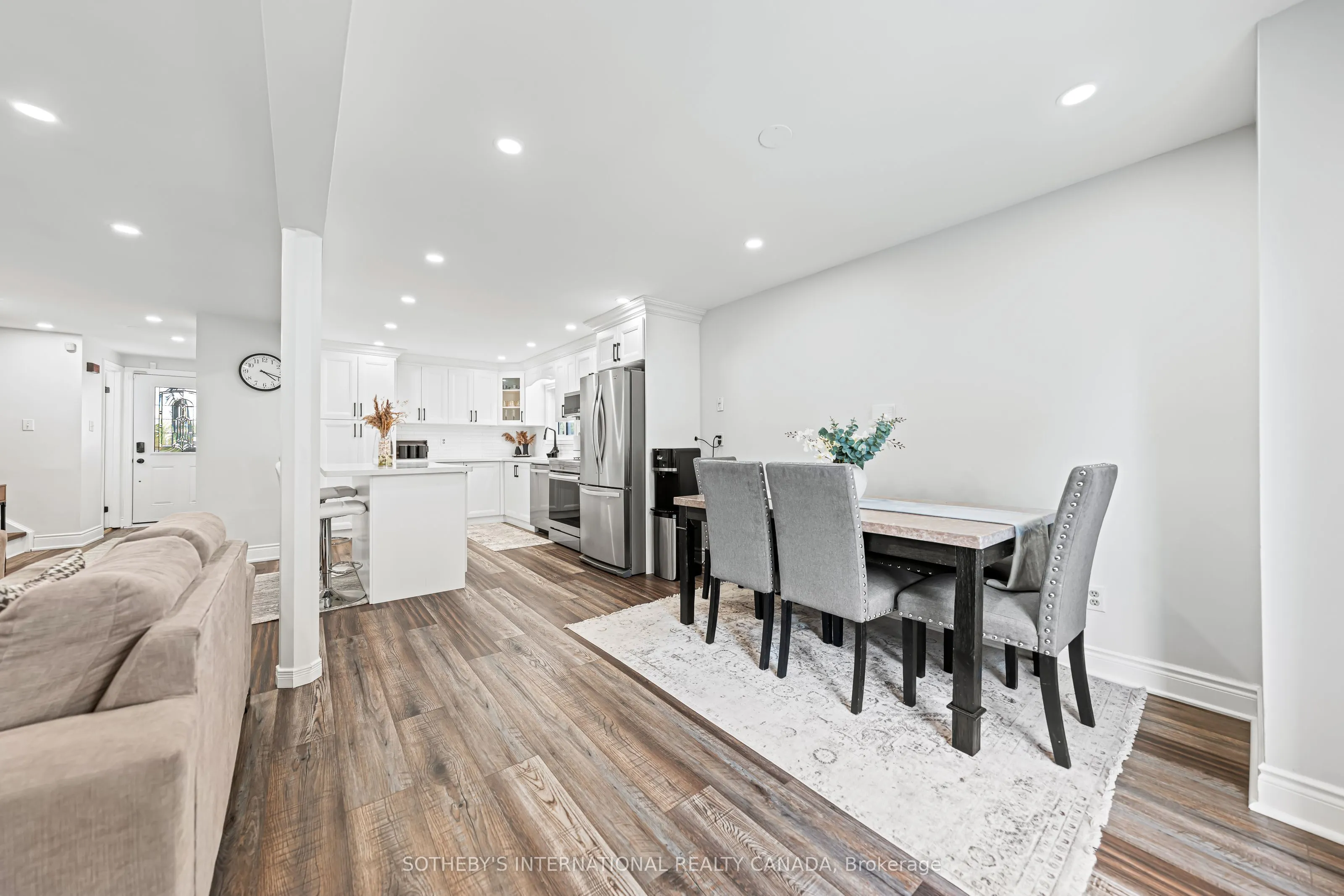 64 Glenbrook Crescent