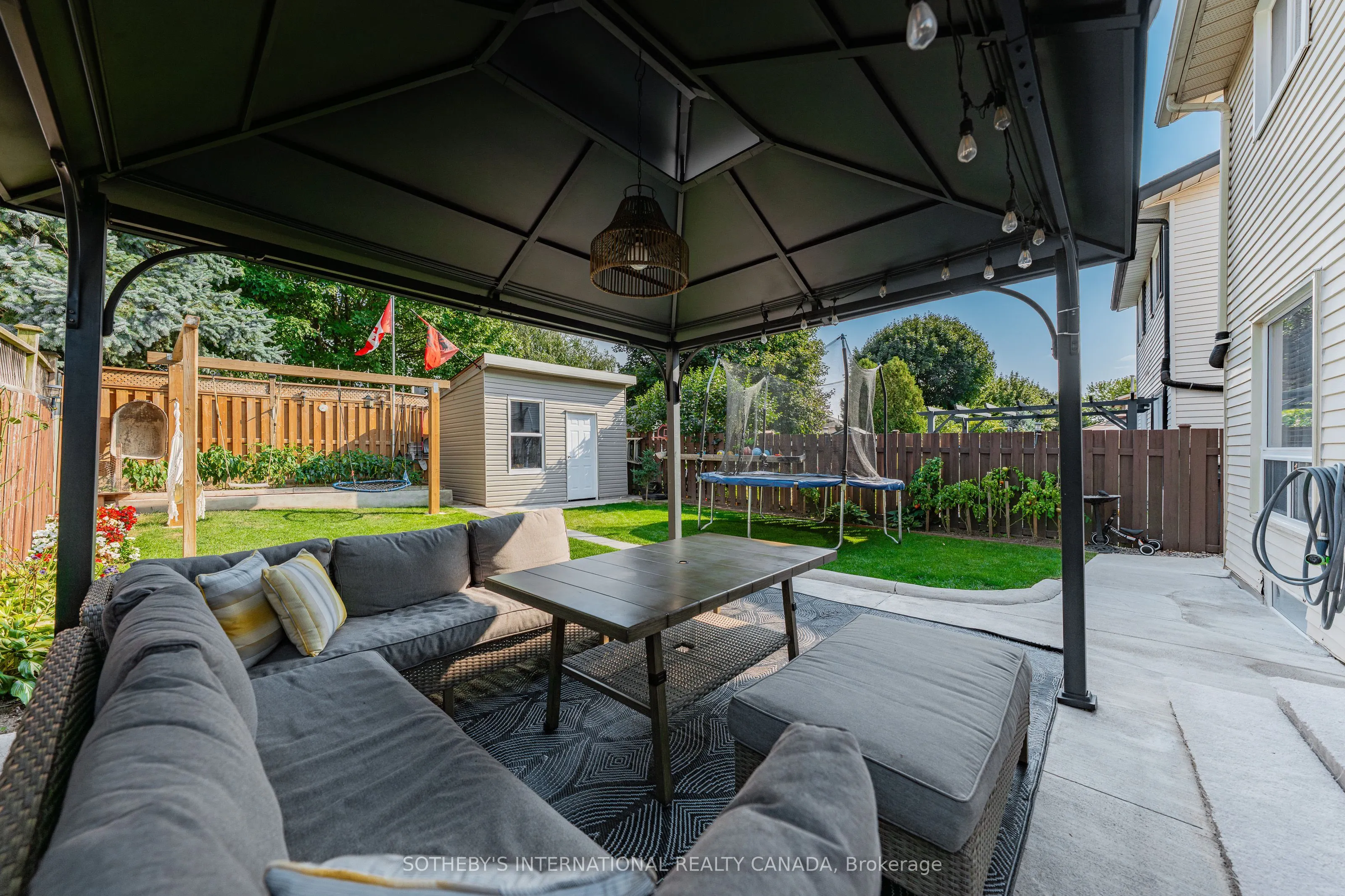 64 Glenbrook Crescent