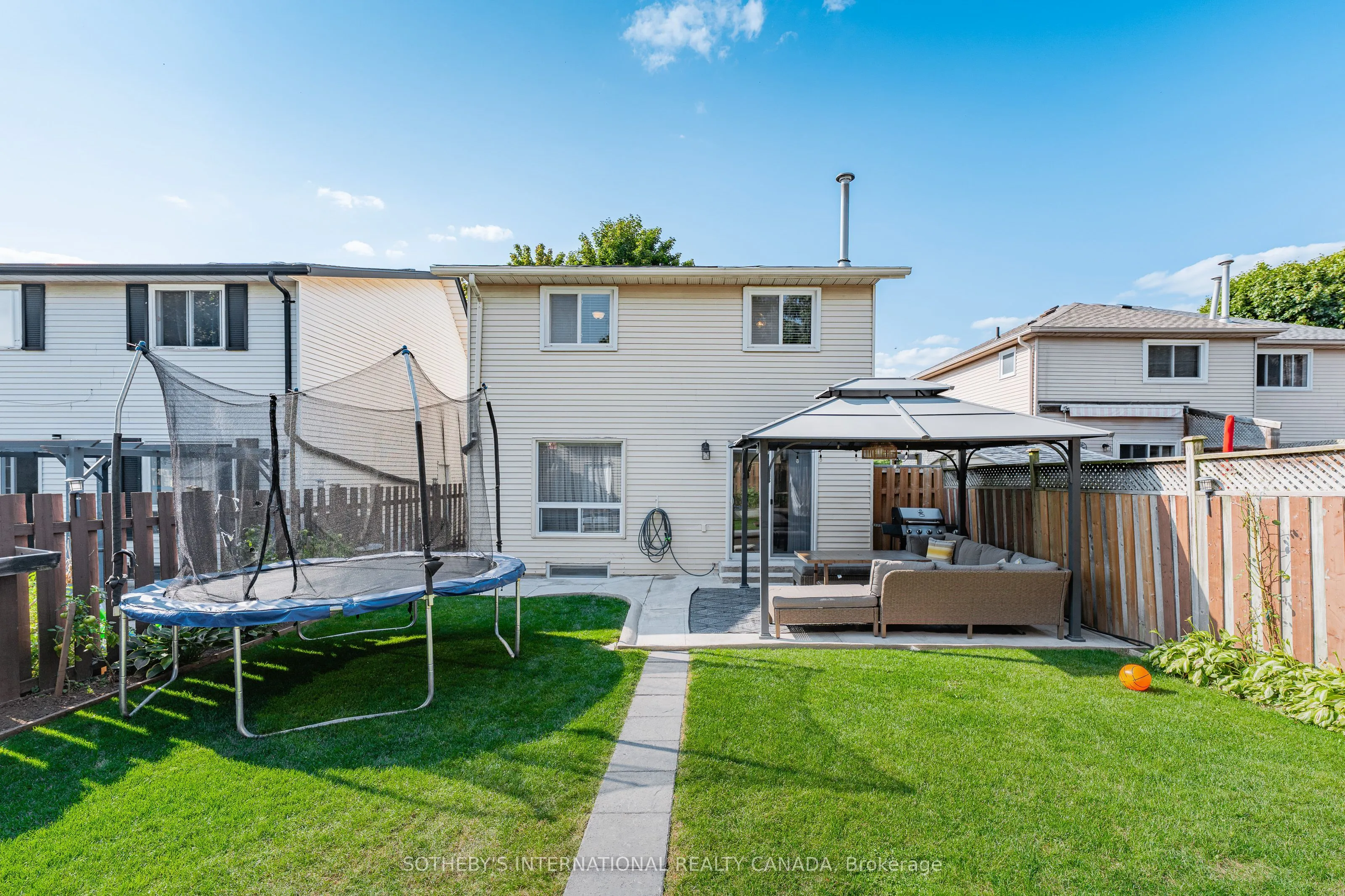 64 Glenbrook Crescent