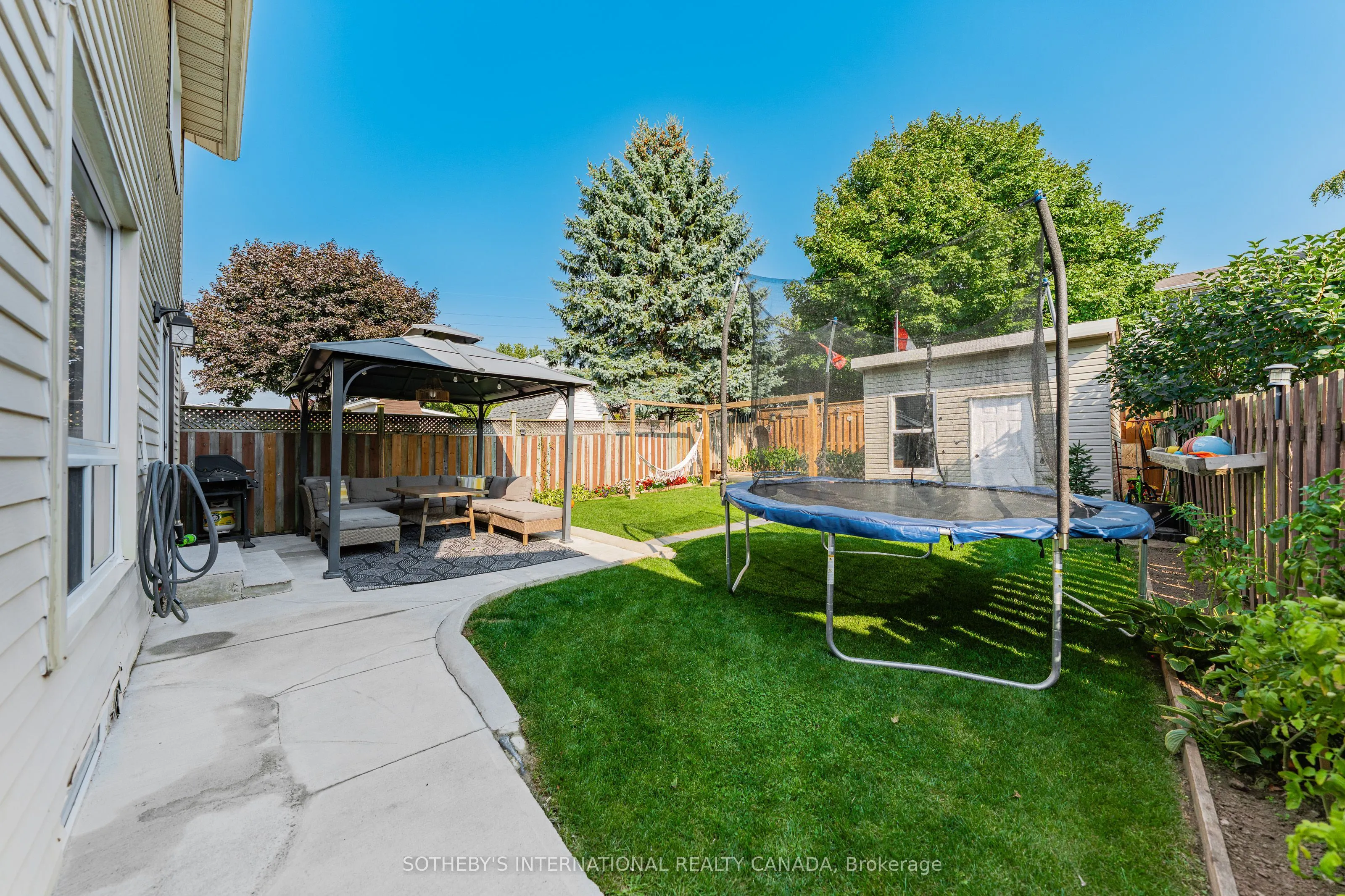 64 Glenbrook Crescent