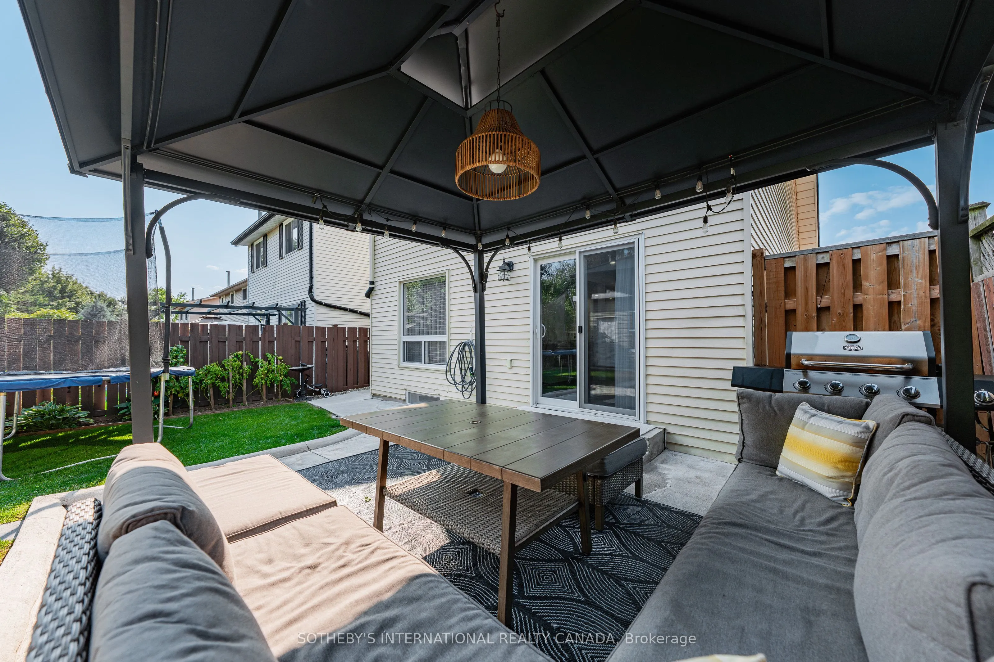 64 Glenbrook Crescent