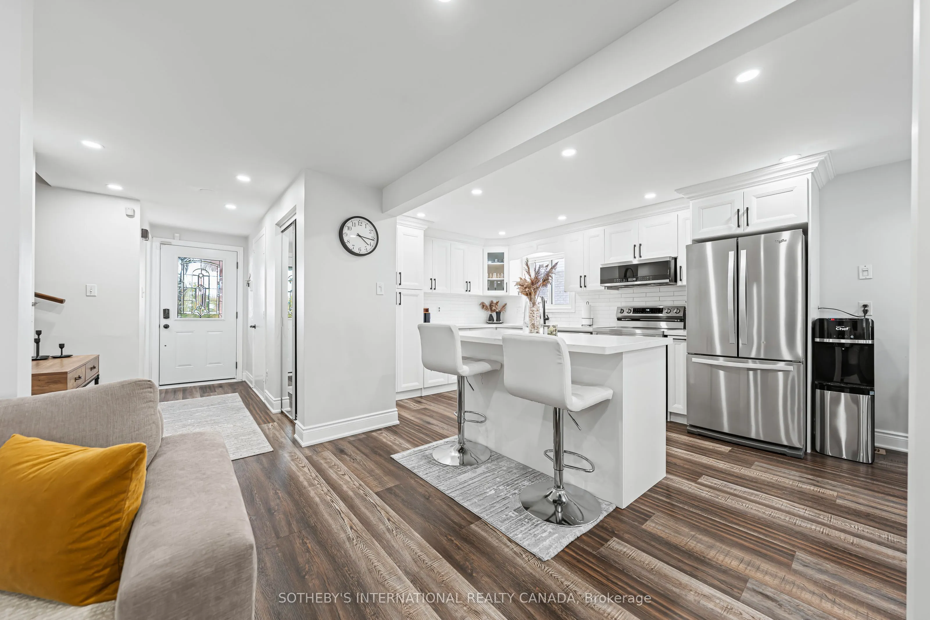 64 Glenbrook Crescent