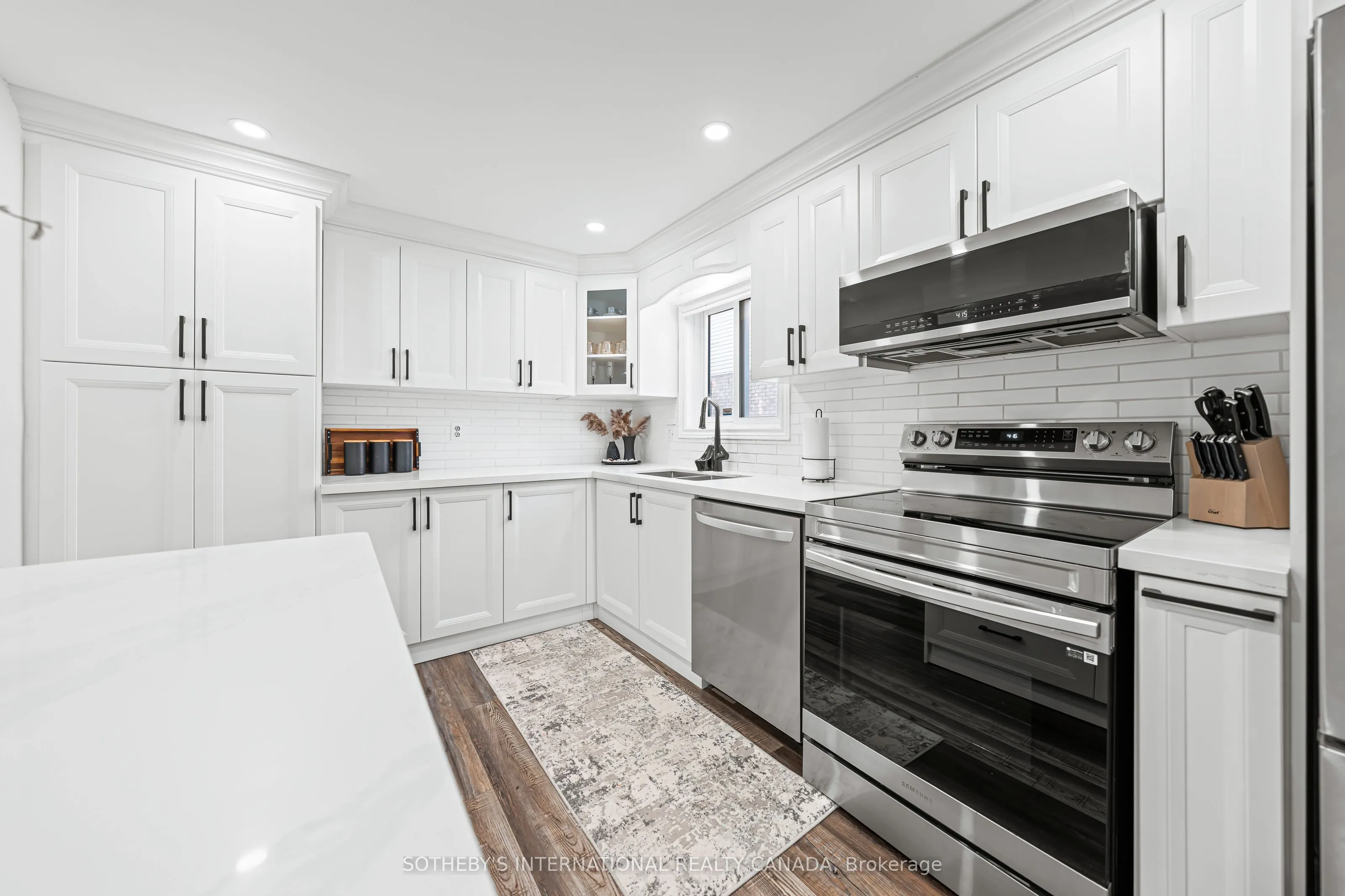 64 Glenbrook Crescent