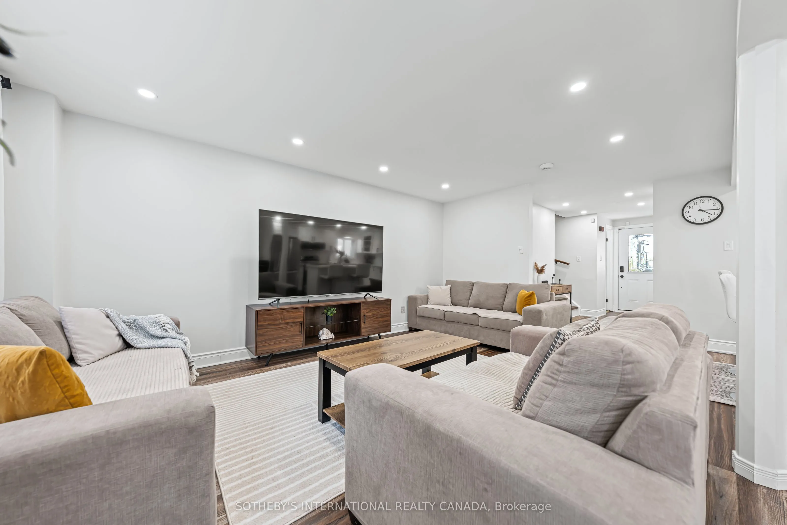 64 Glenbrook Crescent