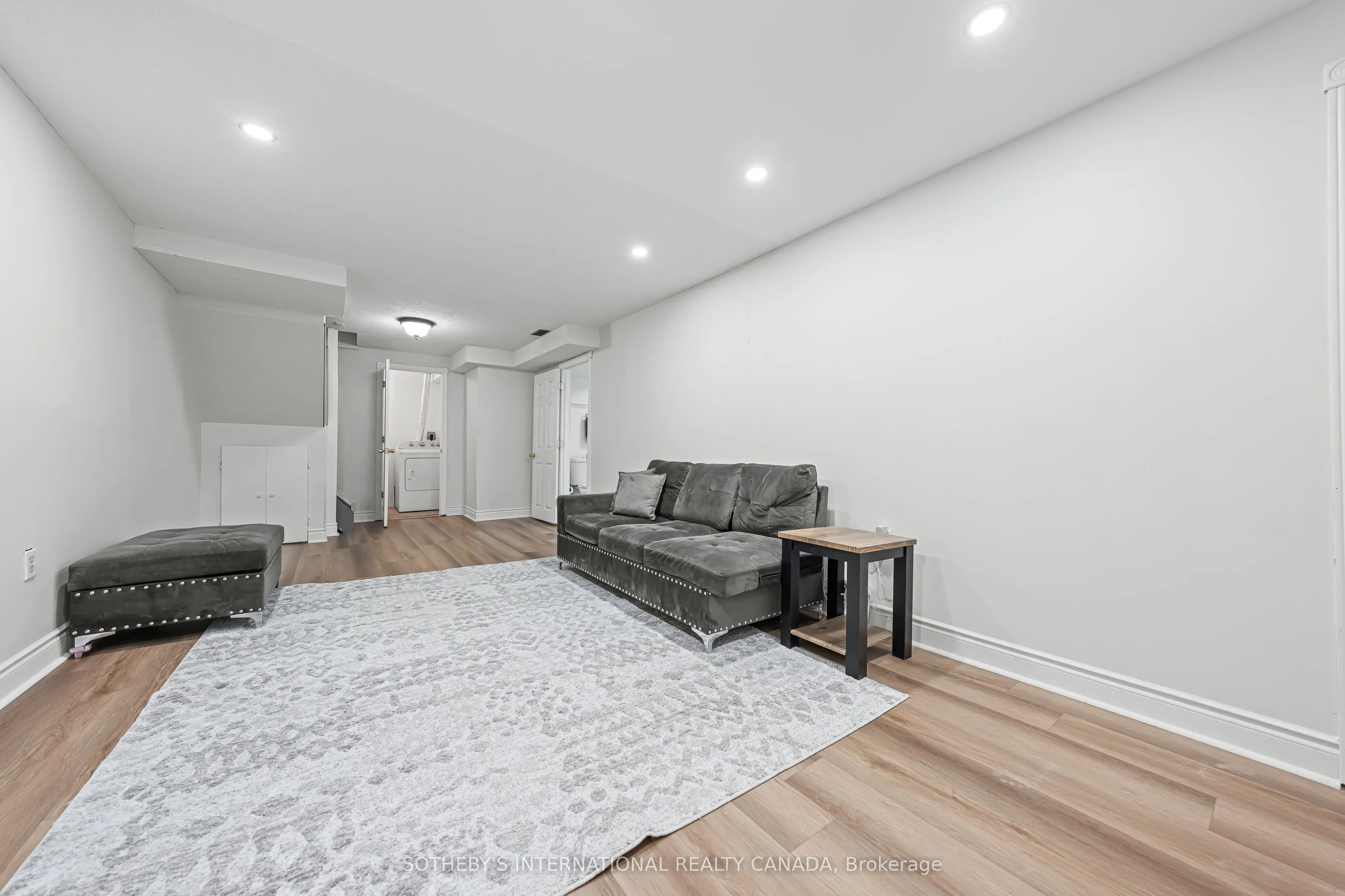 64 Glenbrook Crescent