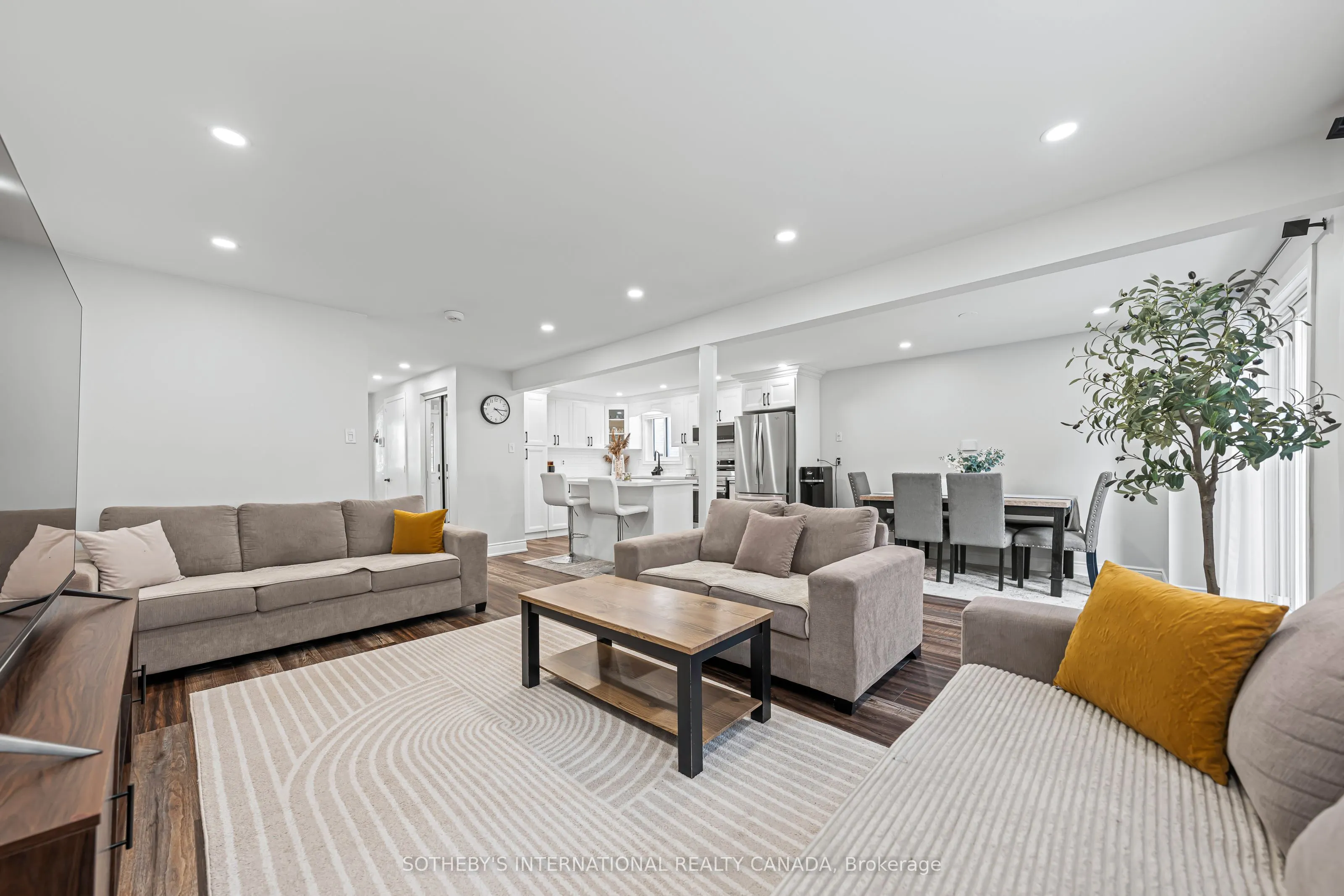 64 Glenbrook Crescent