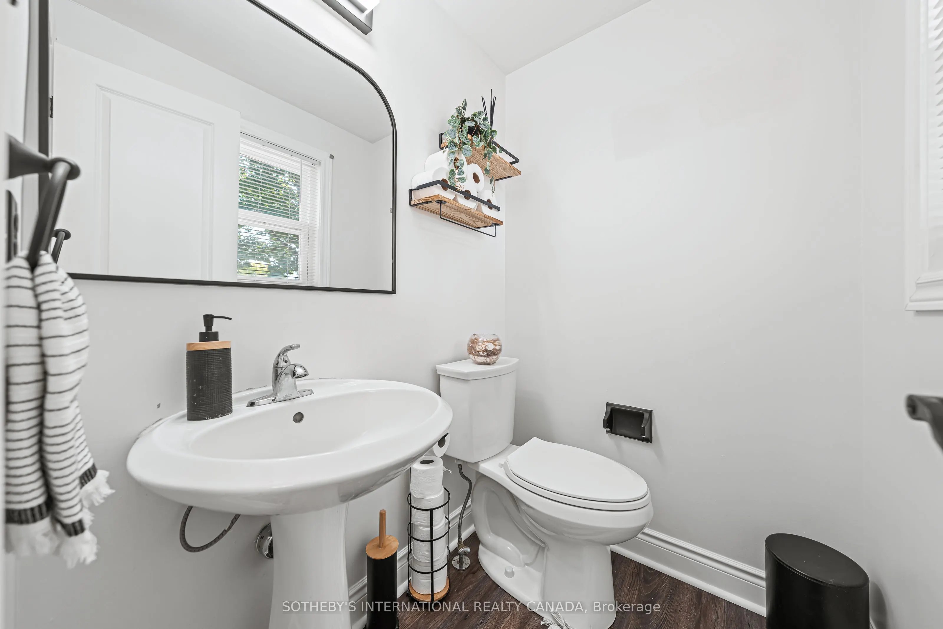 64 Glenbrook Crescent