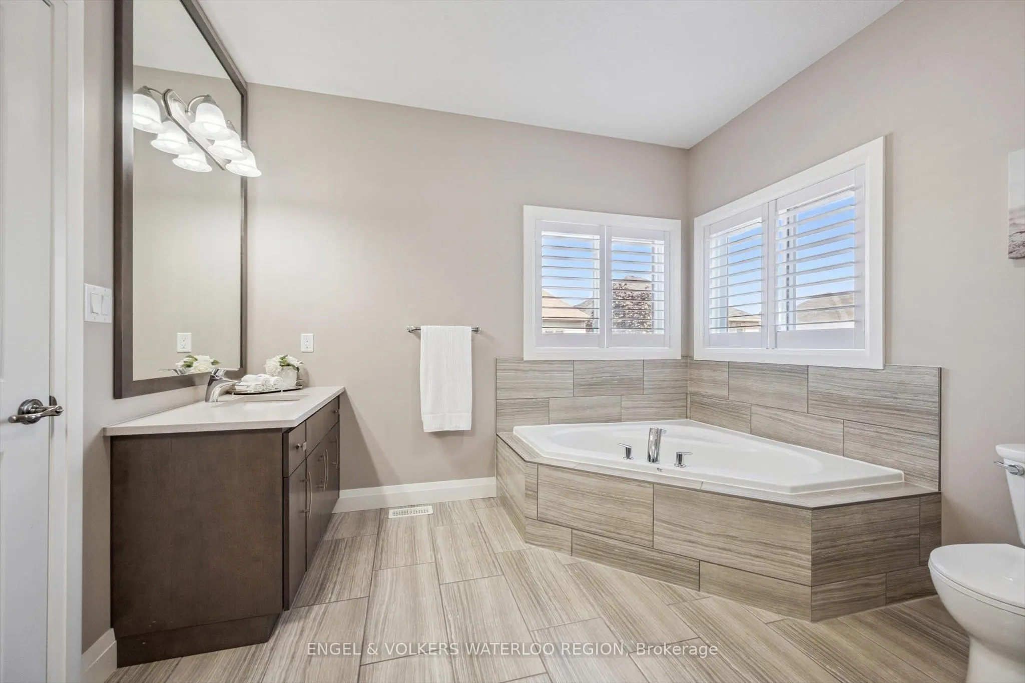 552 Wasaga Crescent