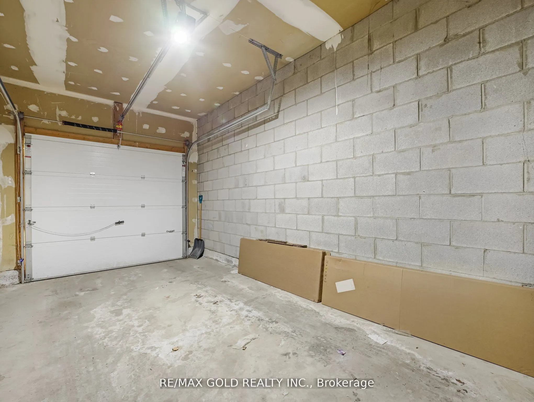 405 Kingscourt Drive, #6