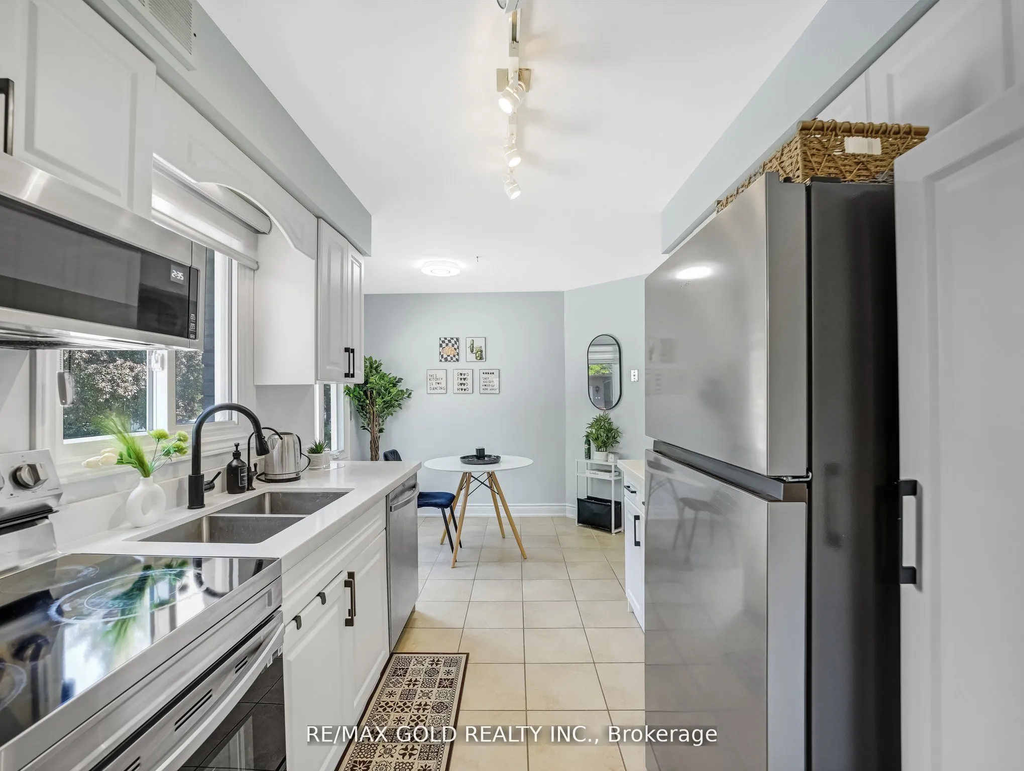 405 Kingscourt Drive, #6