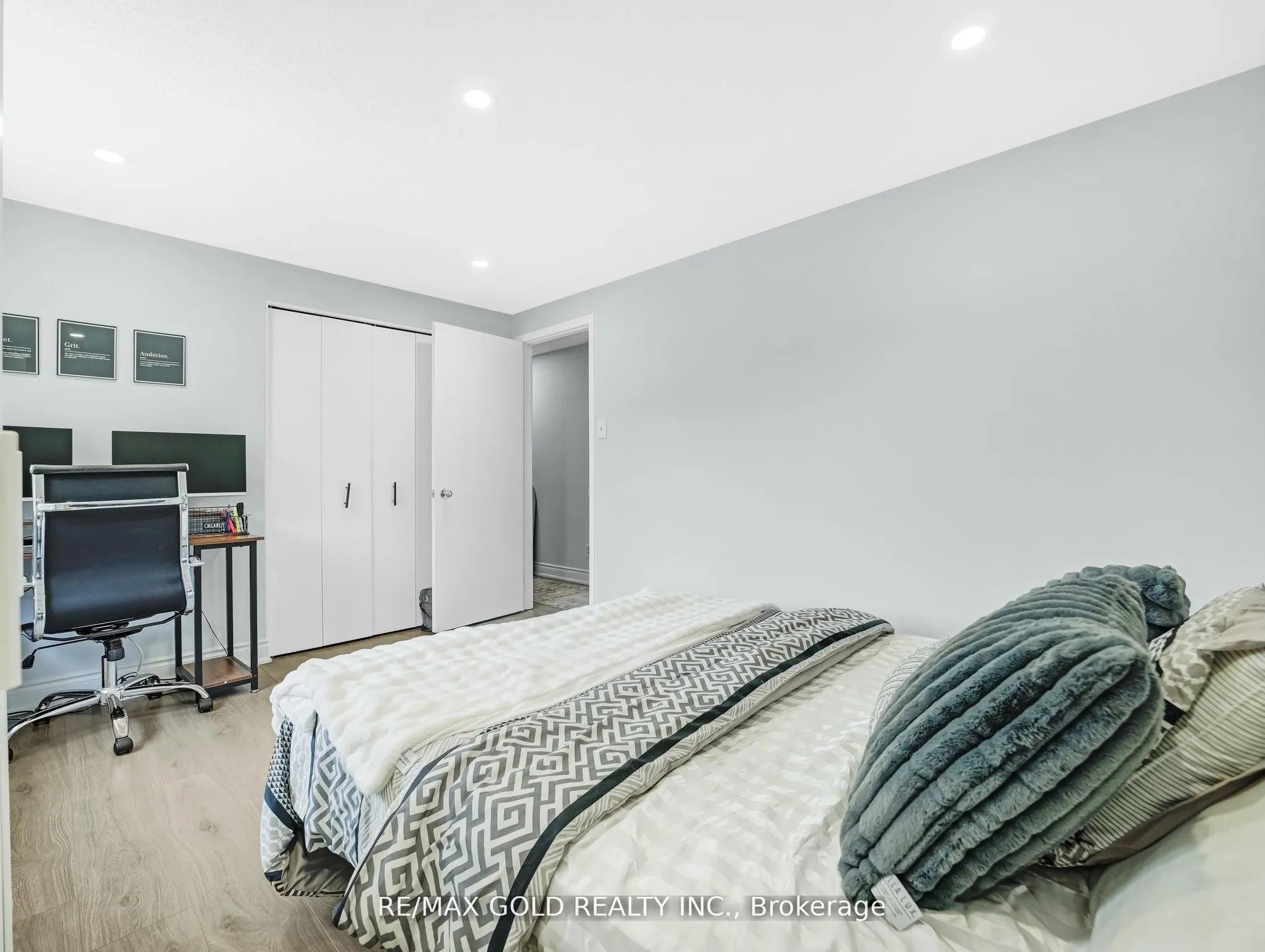 405 Kingscourt Drive, #6