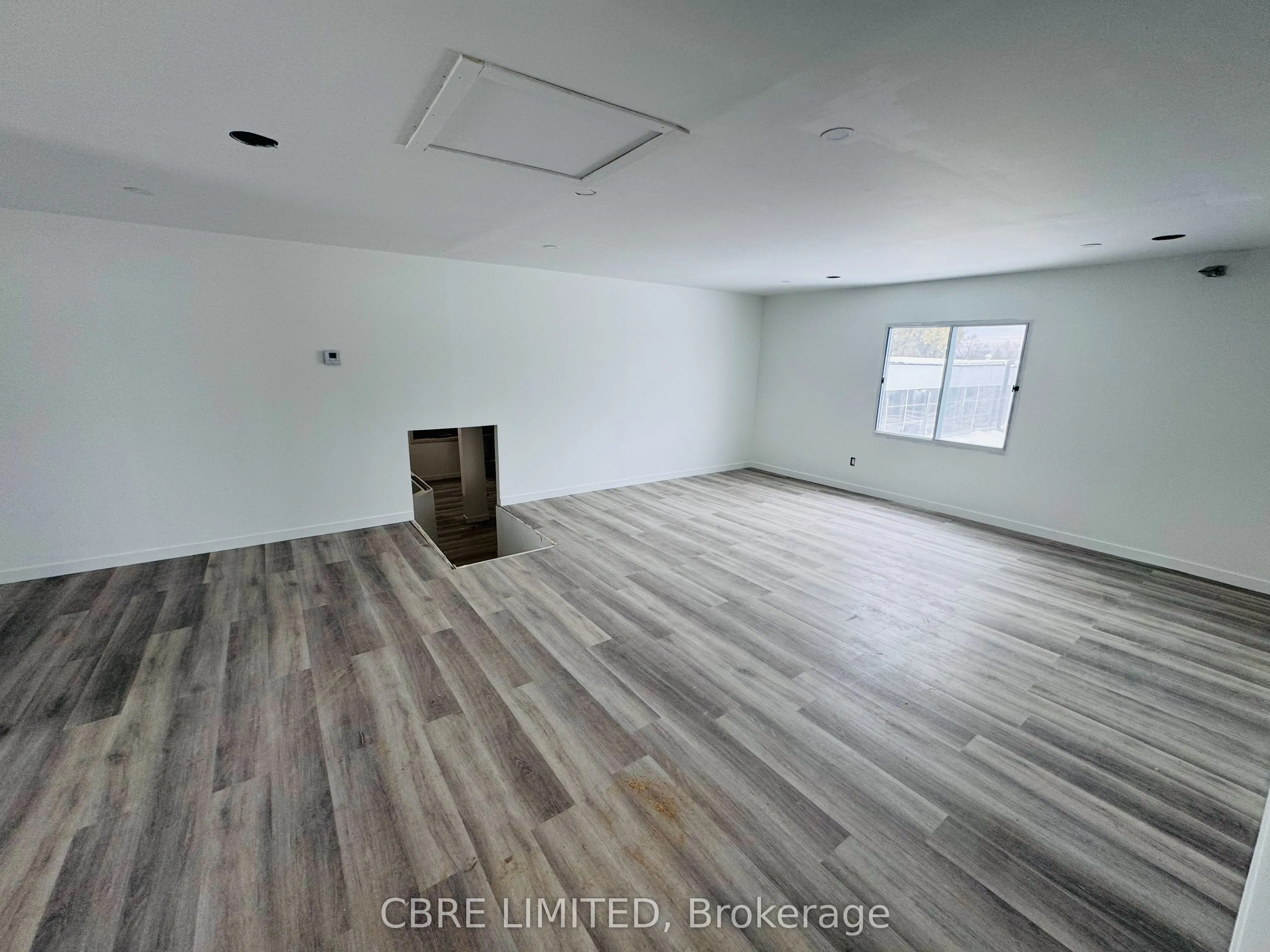 100 Wellington Street W