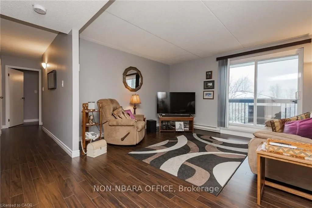 935 Stockdale Road, #305
