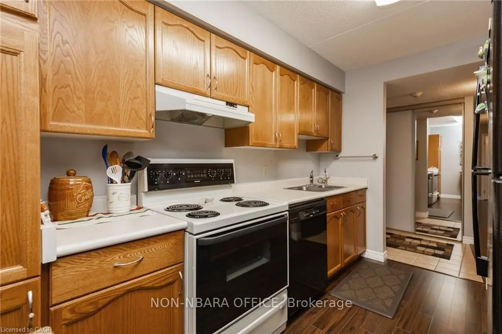 935 Stockdale Road, #305