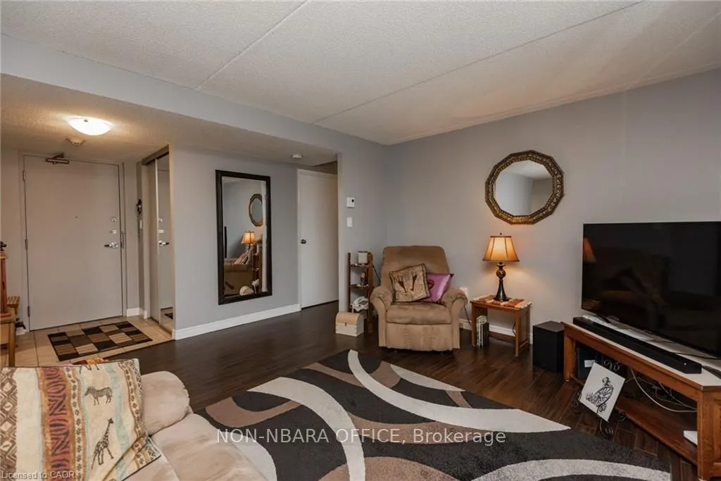 935 Stockdale Road, #305
