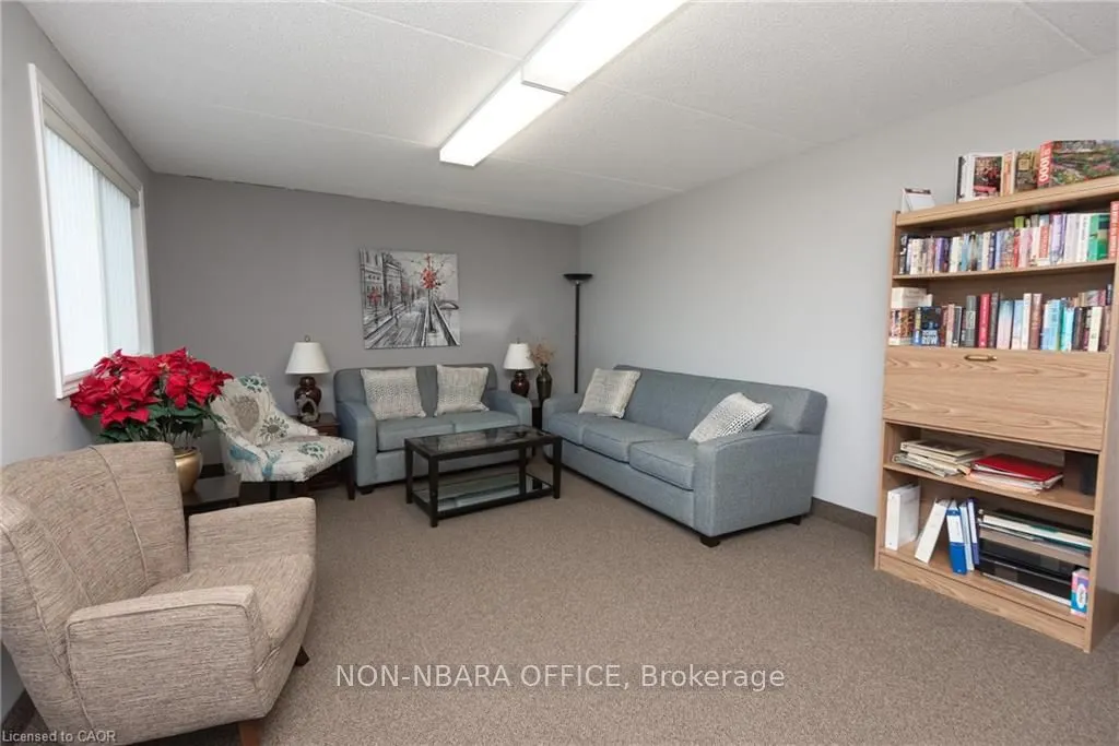935 Stockdale Road, #305