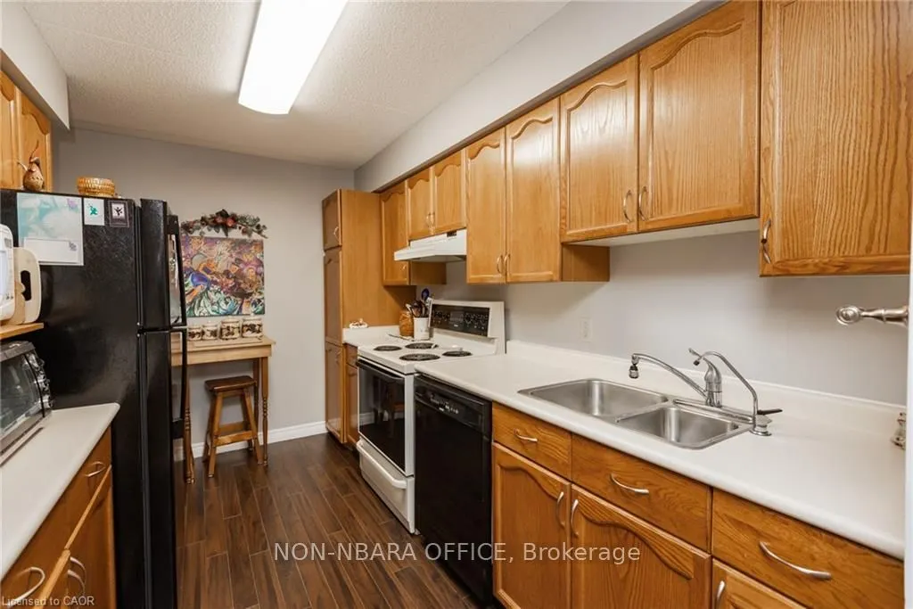 935 Stockdale Road, #305