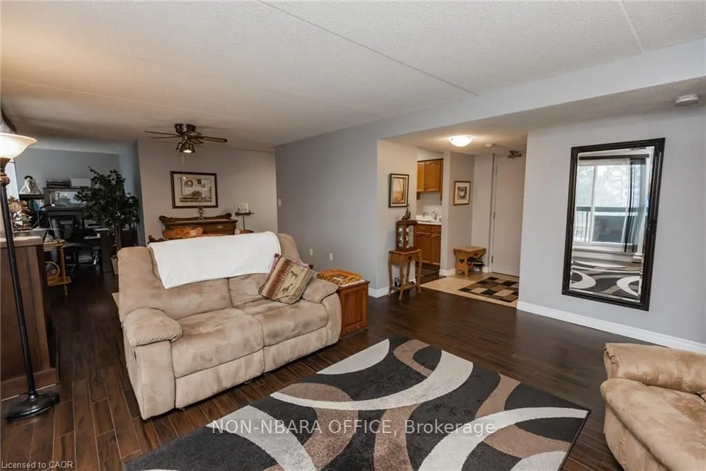 935 Stockdale Road, #305