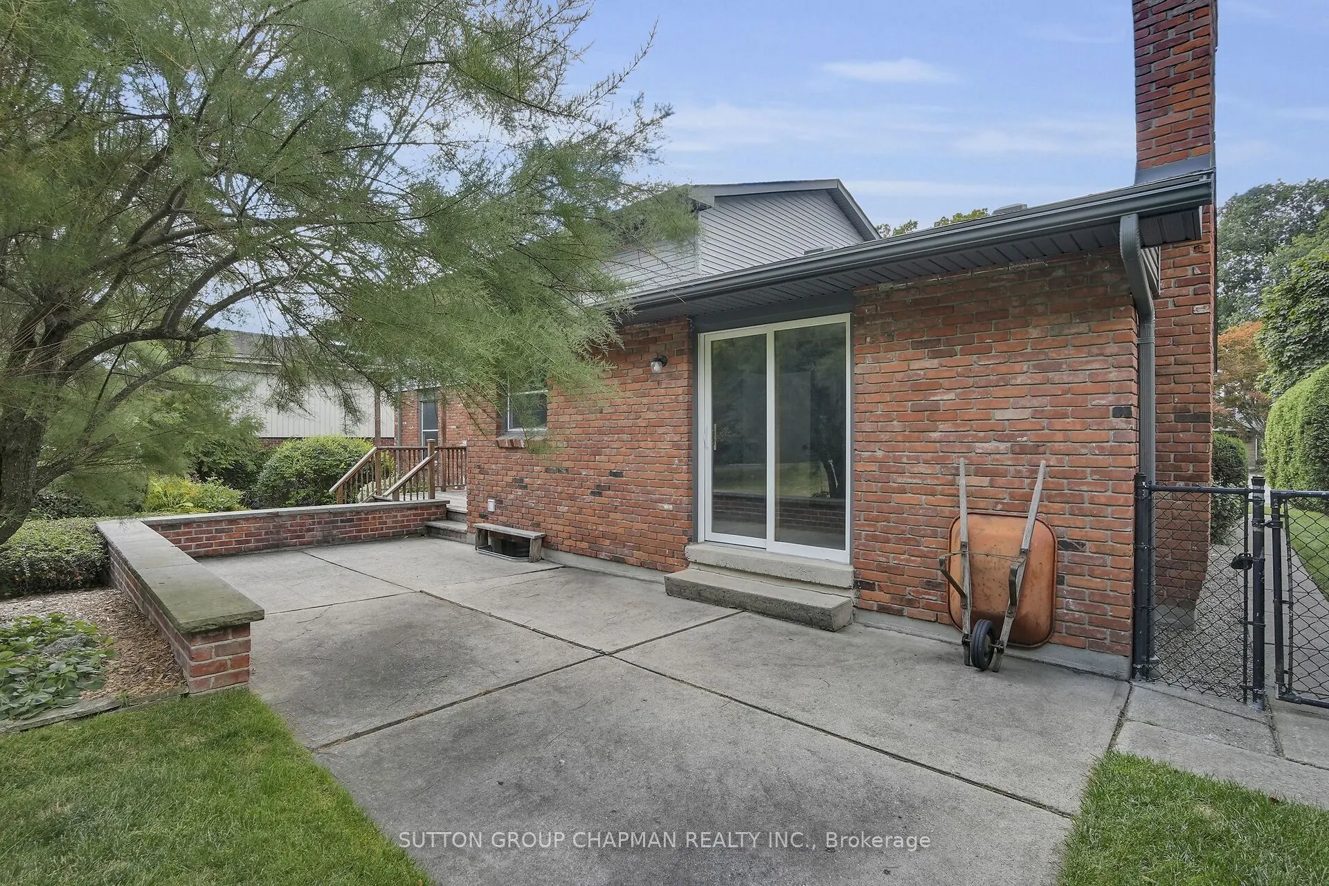 61 Hampton Crescent