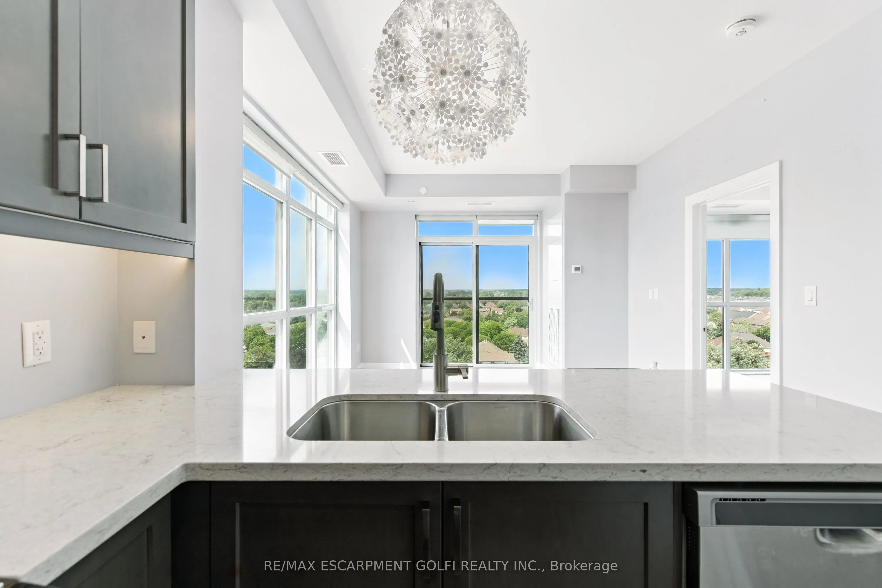 450 Dundas Street E, #902