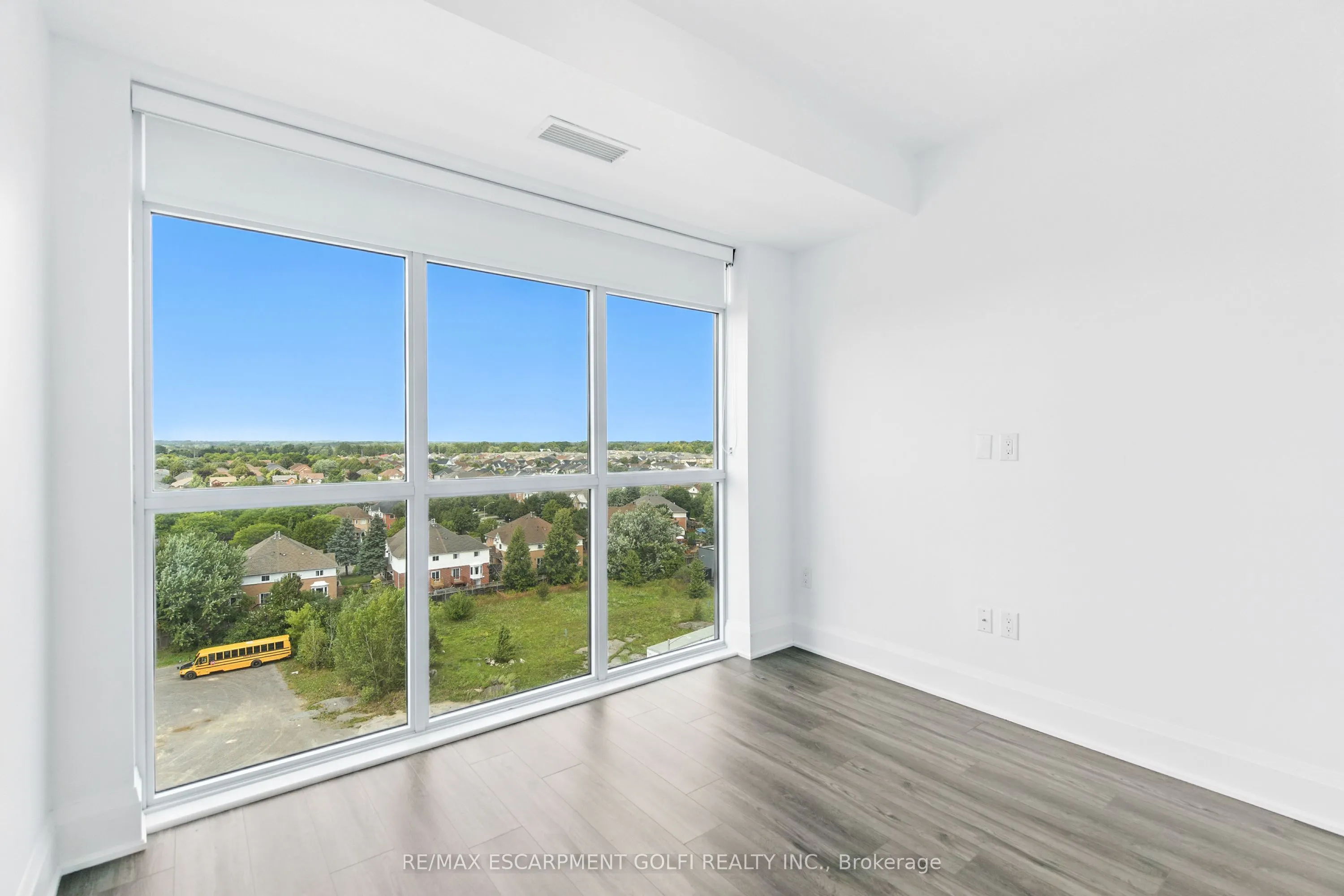 450 Dundas Street E, #902
