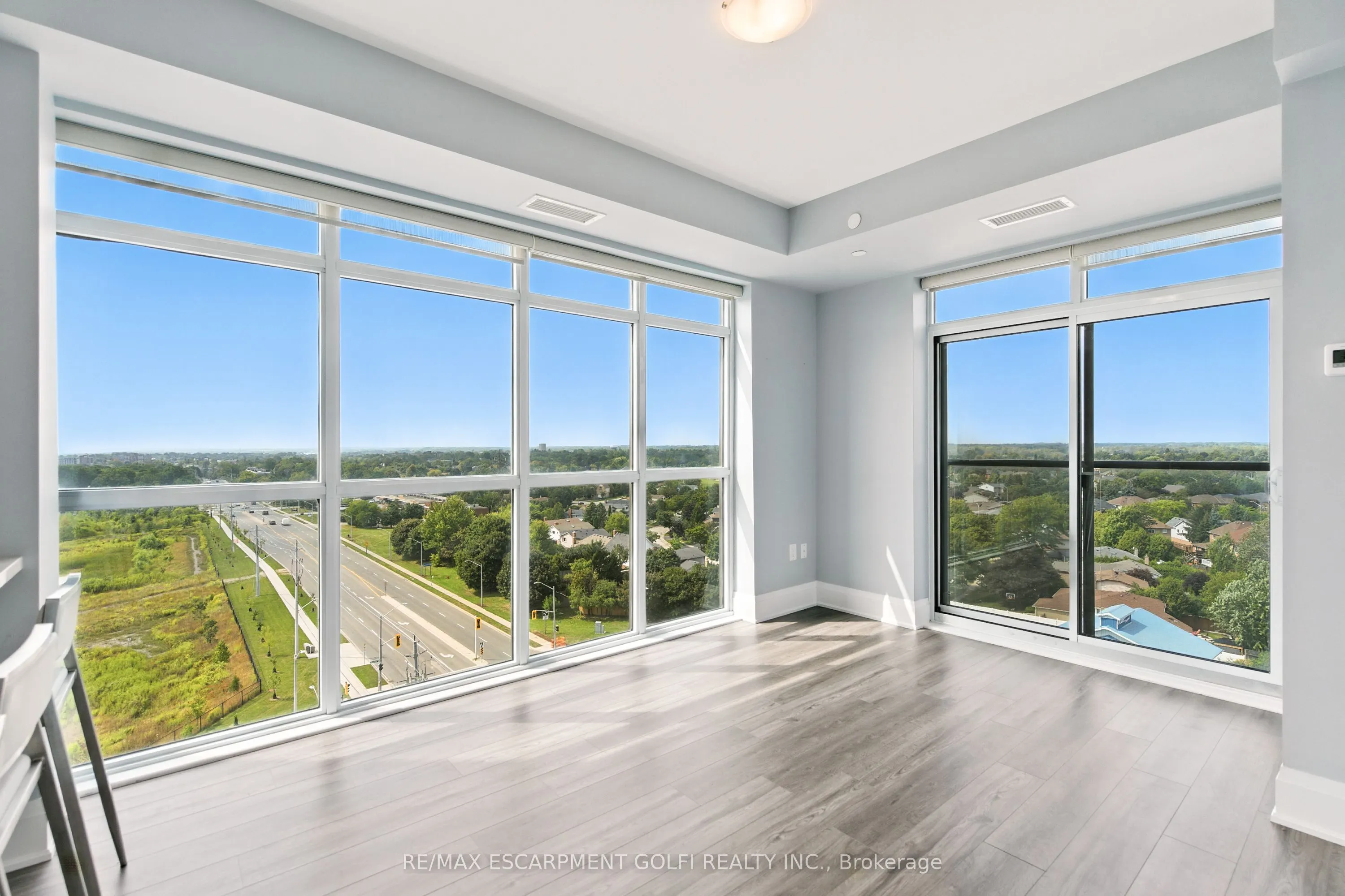 450 Dundas Street E, #902