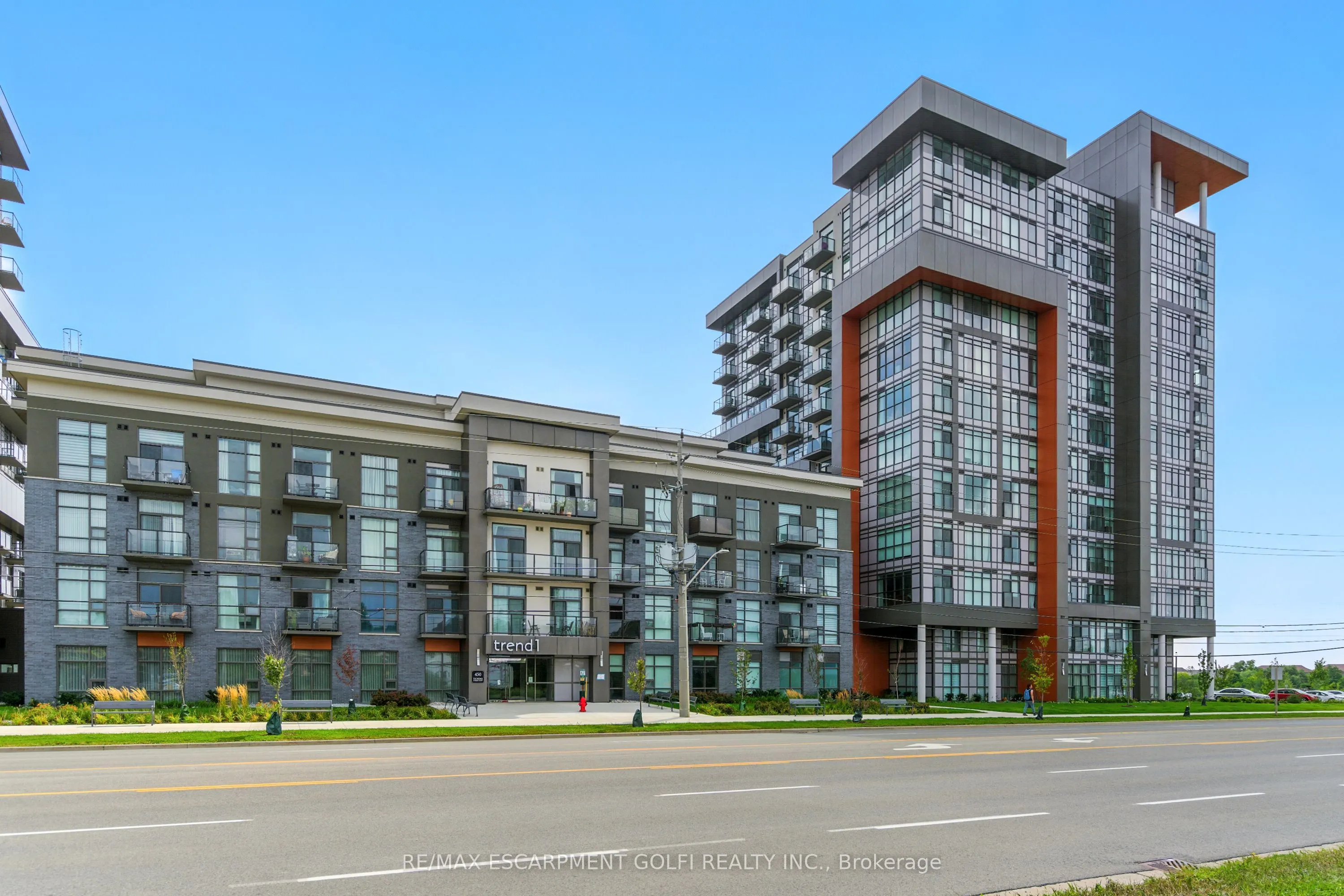 450 Dundas Street E, #902