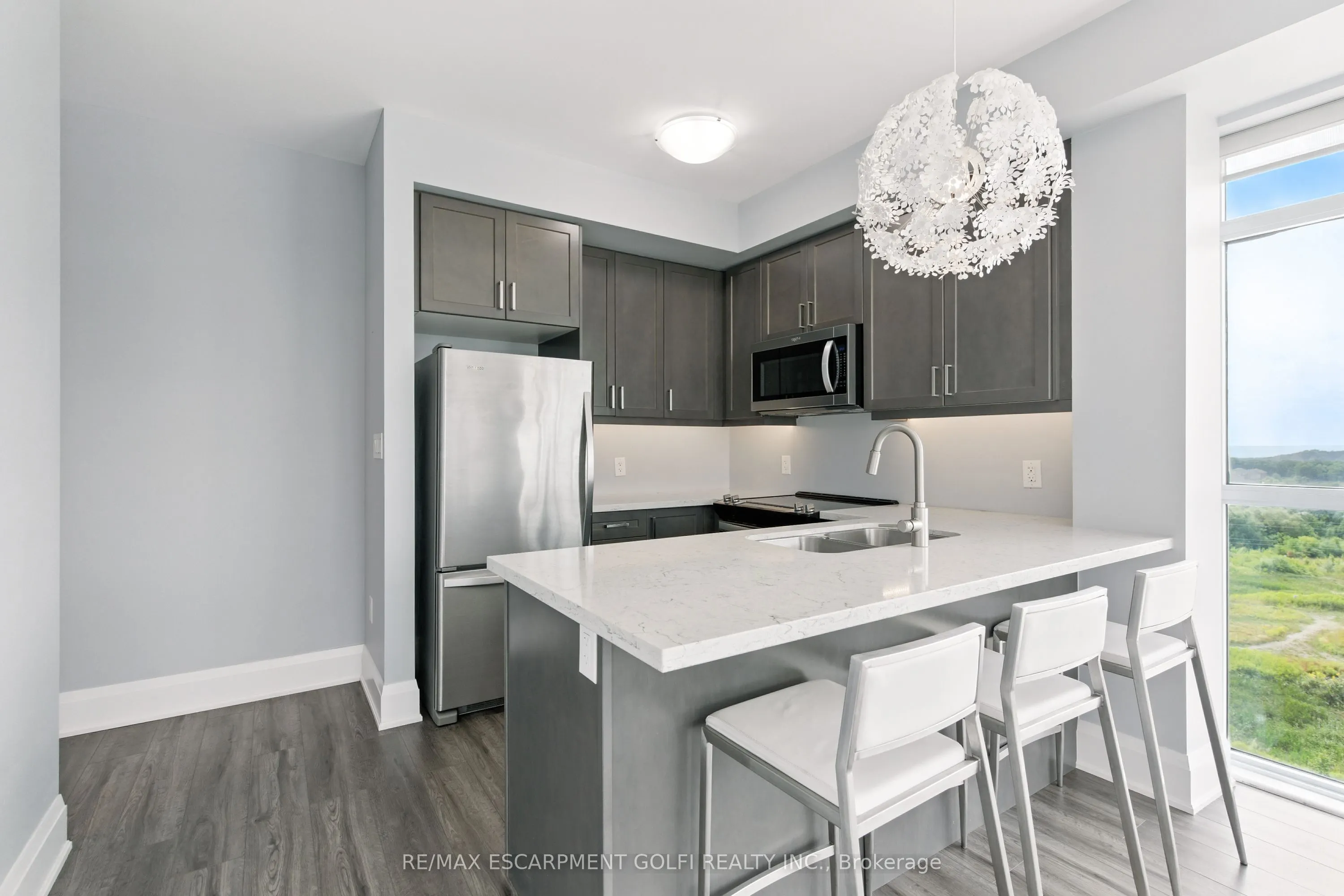 450 Dundas Street E, #902