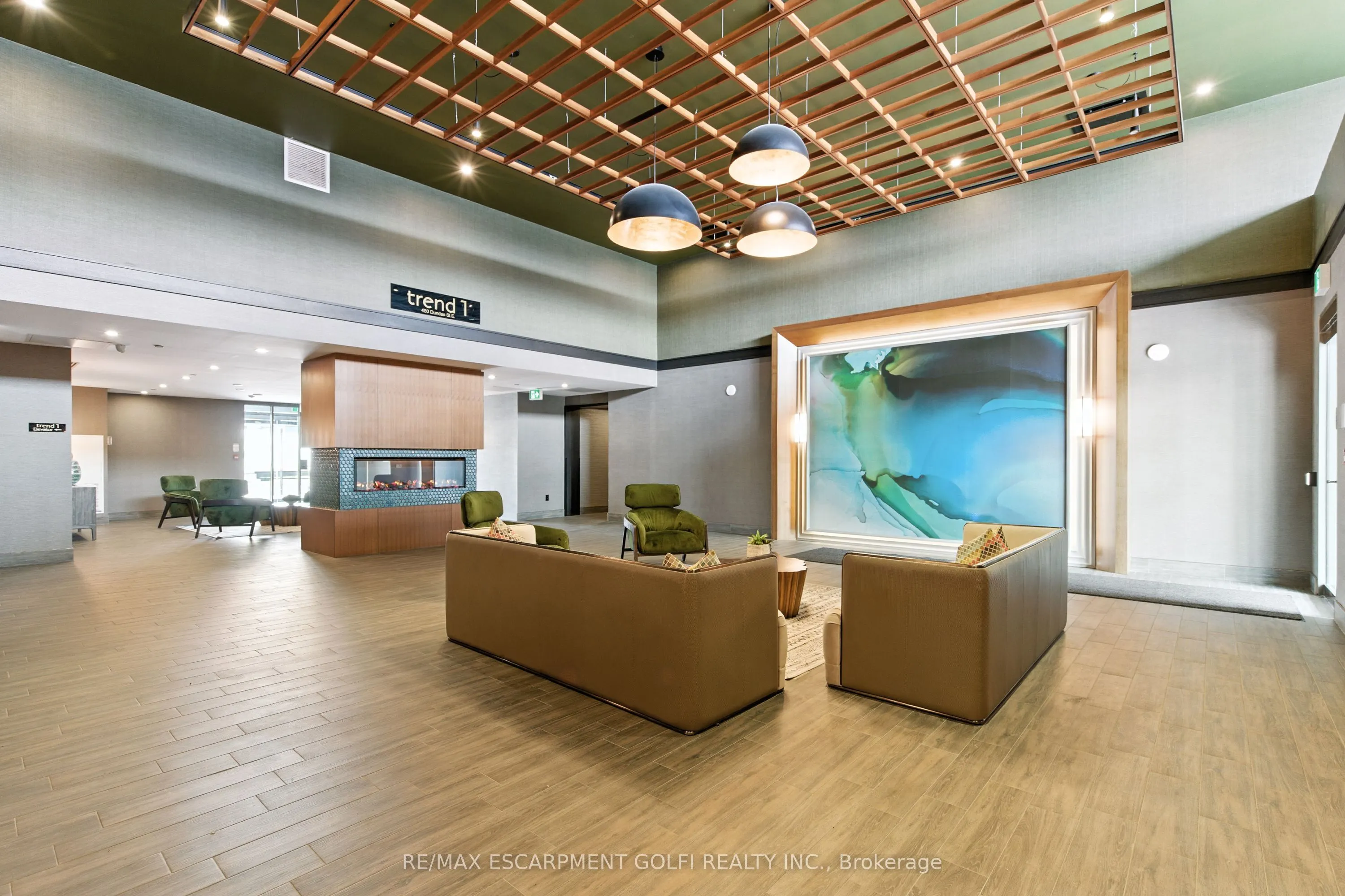 450 Dundas Street E, #902