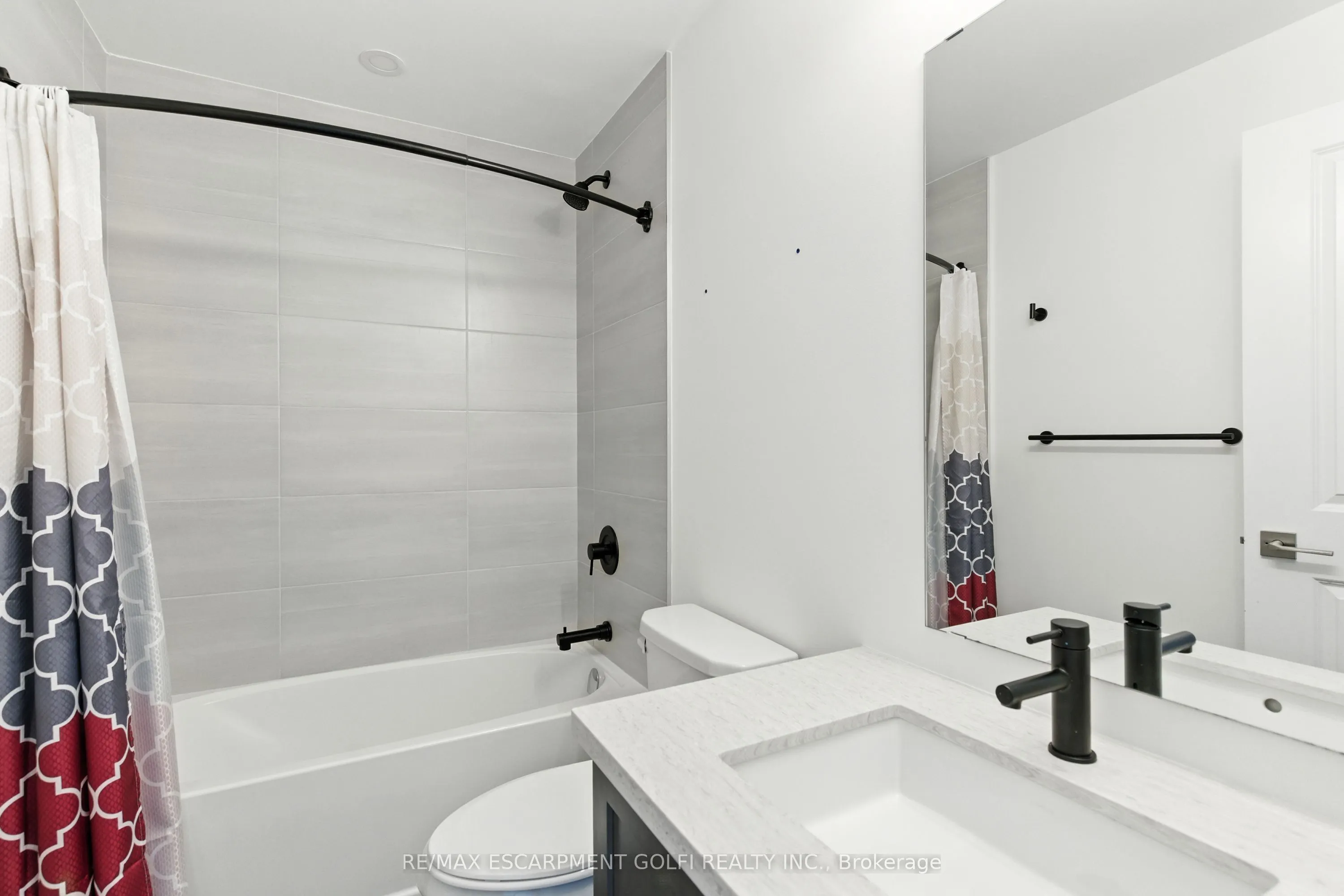450 Dundas Street E, #902