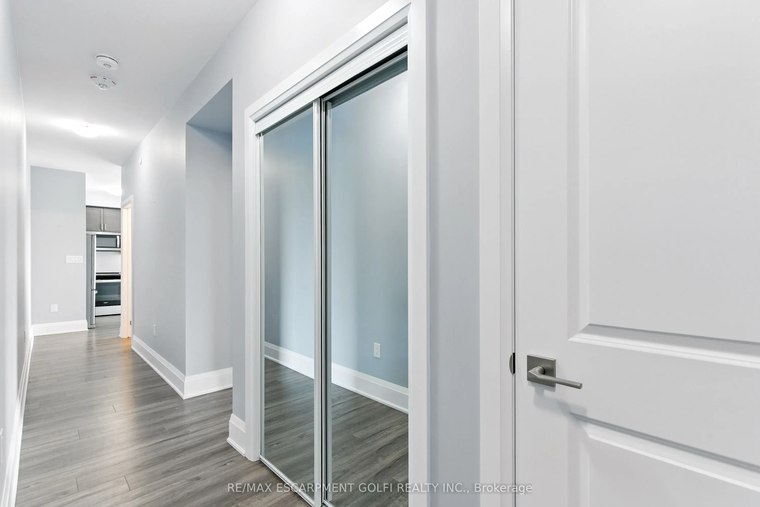 450 Dundas Street E, #902