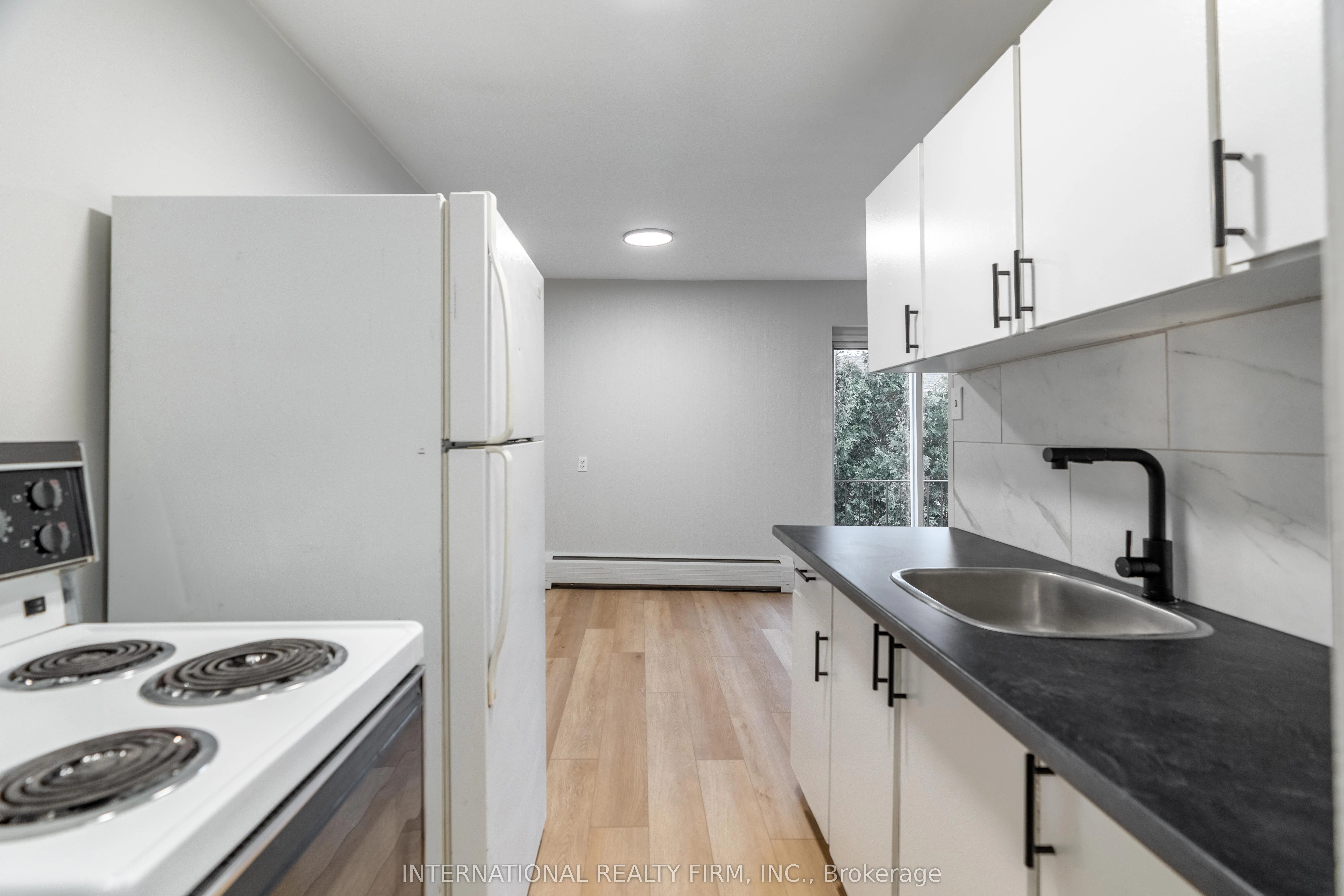77 East Street E