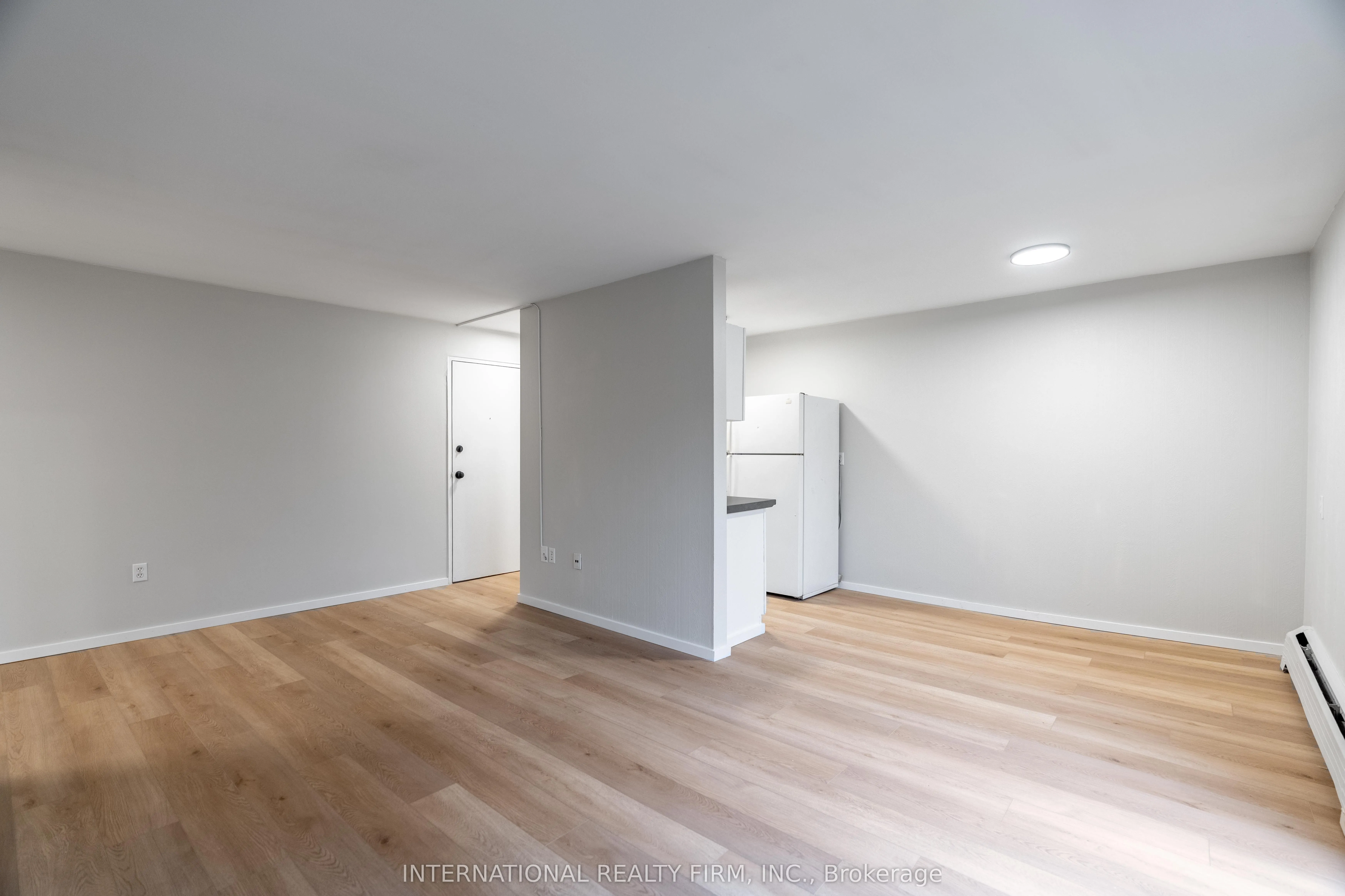 77 East Street E