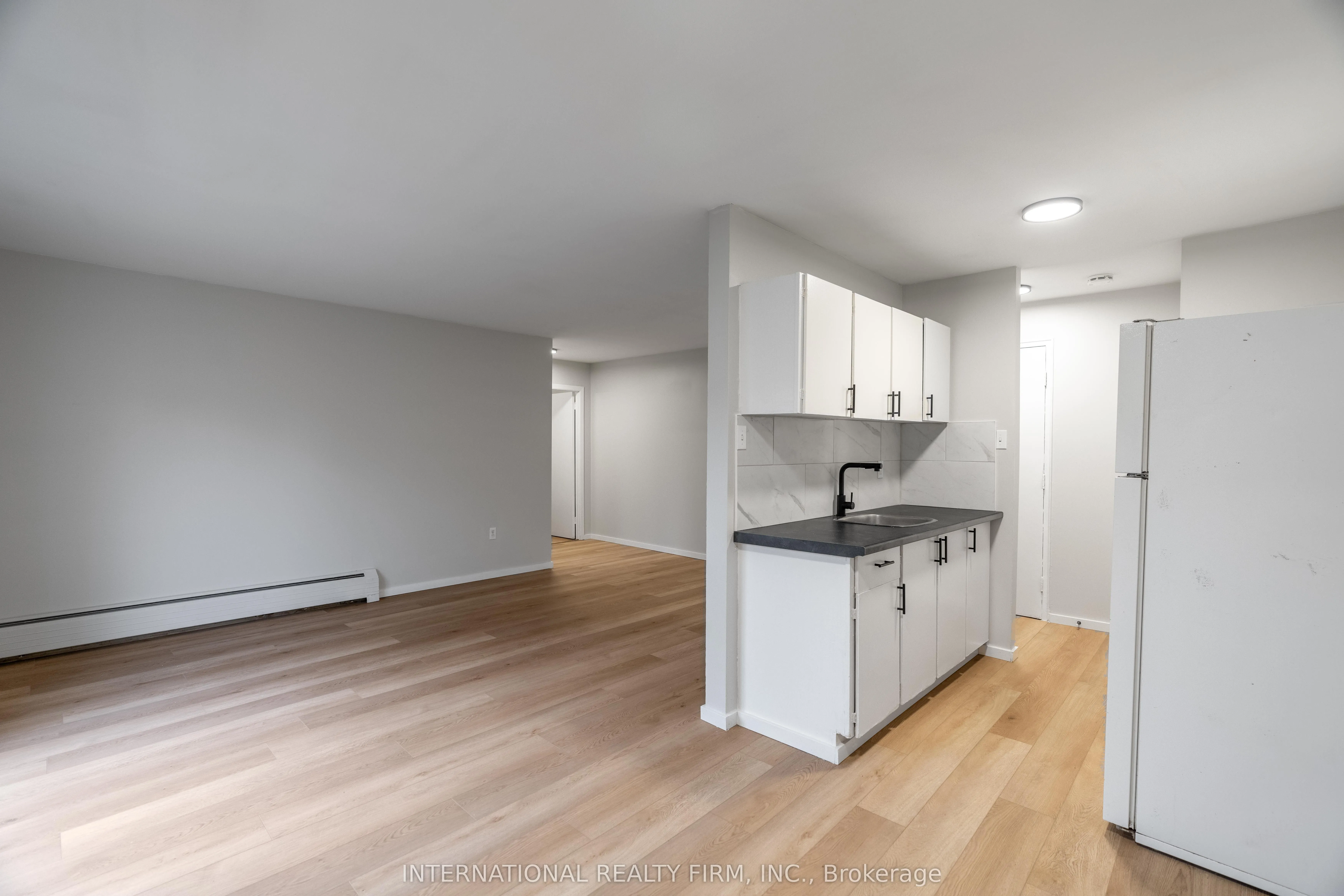 77 East Street E