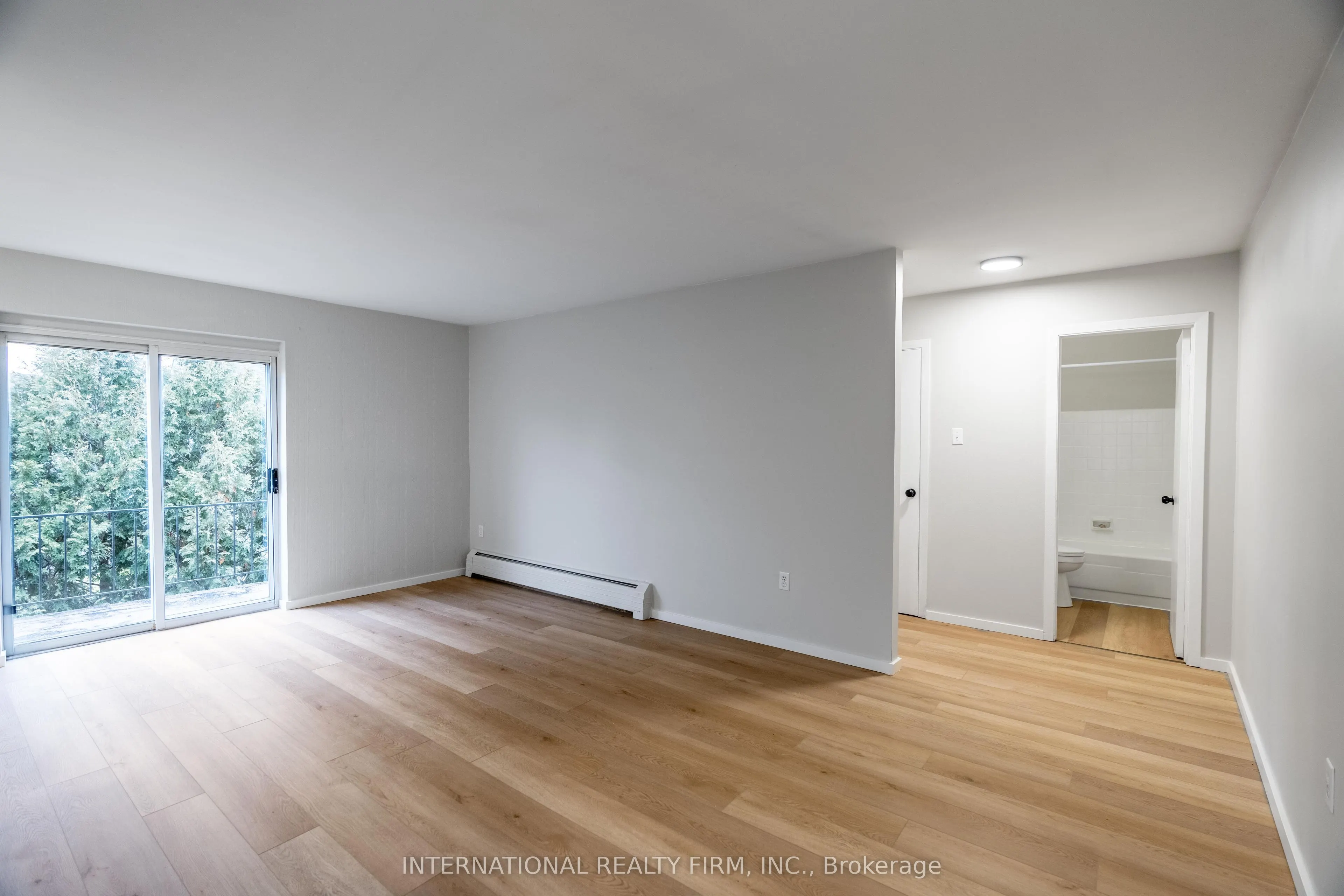 77 East Street E