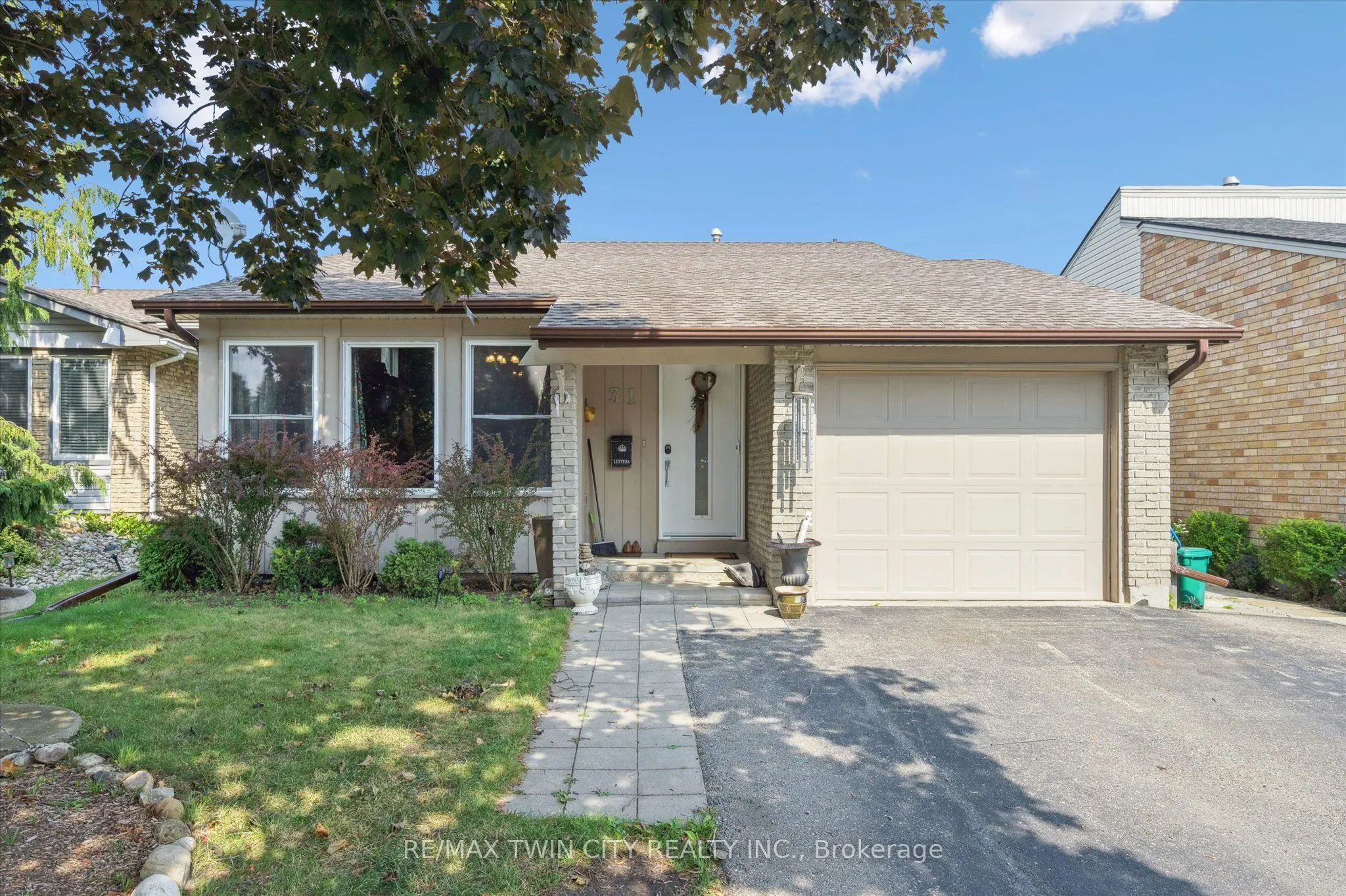 31 Saxony Circle