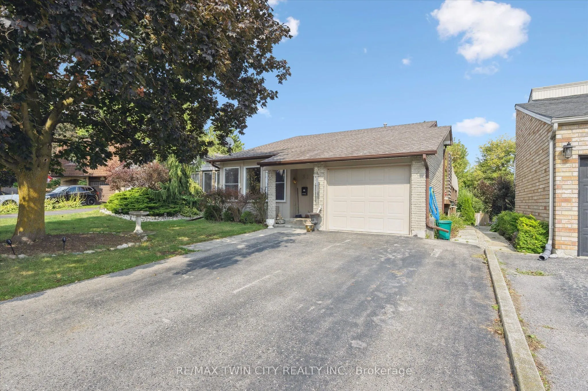 31 Saxony Circle