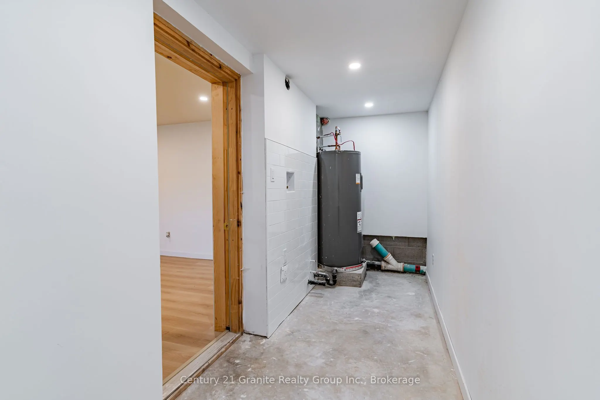 8 MCKAY Street