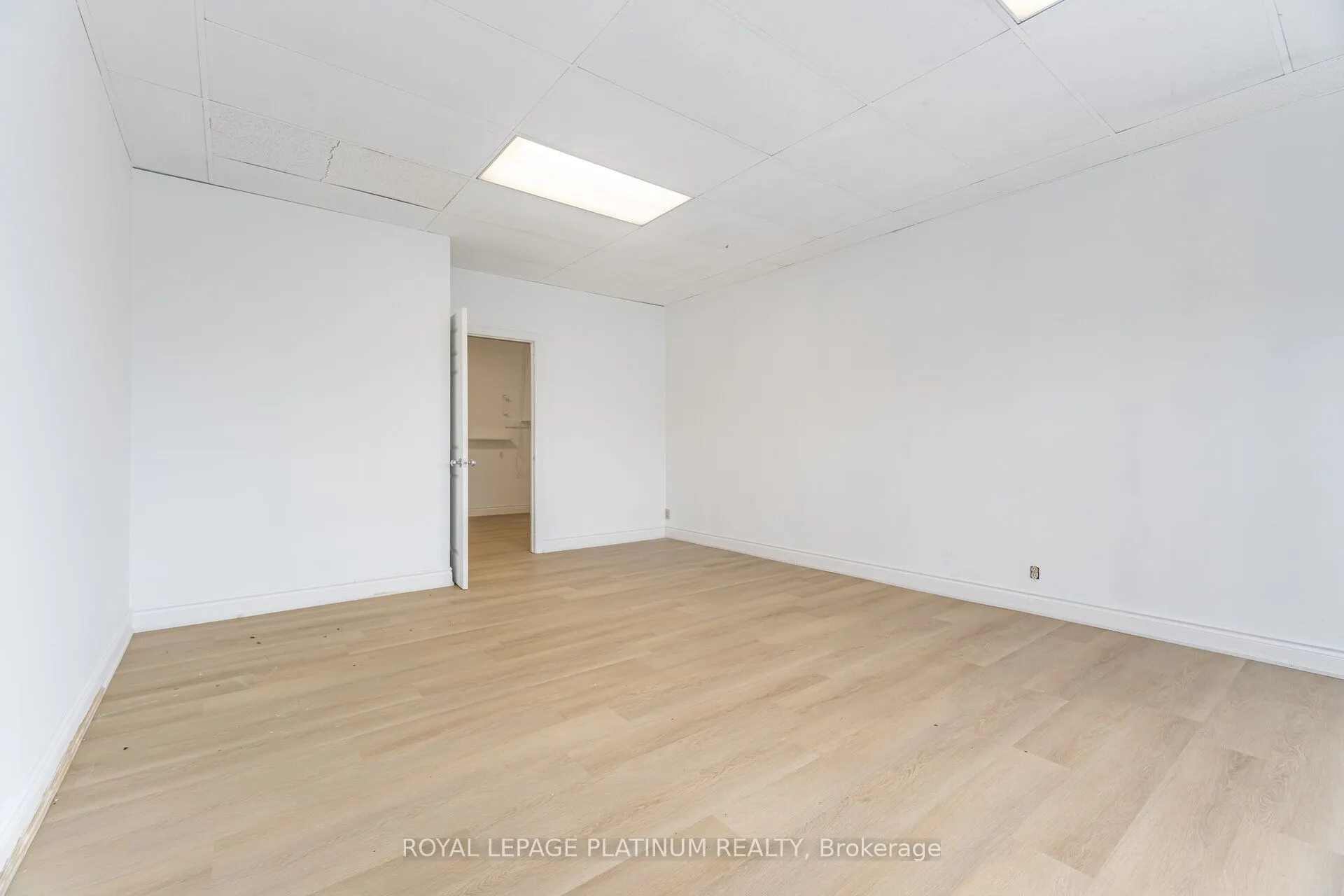 481 Dundas Street W, #3