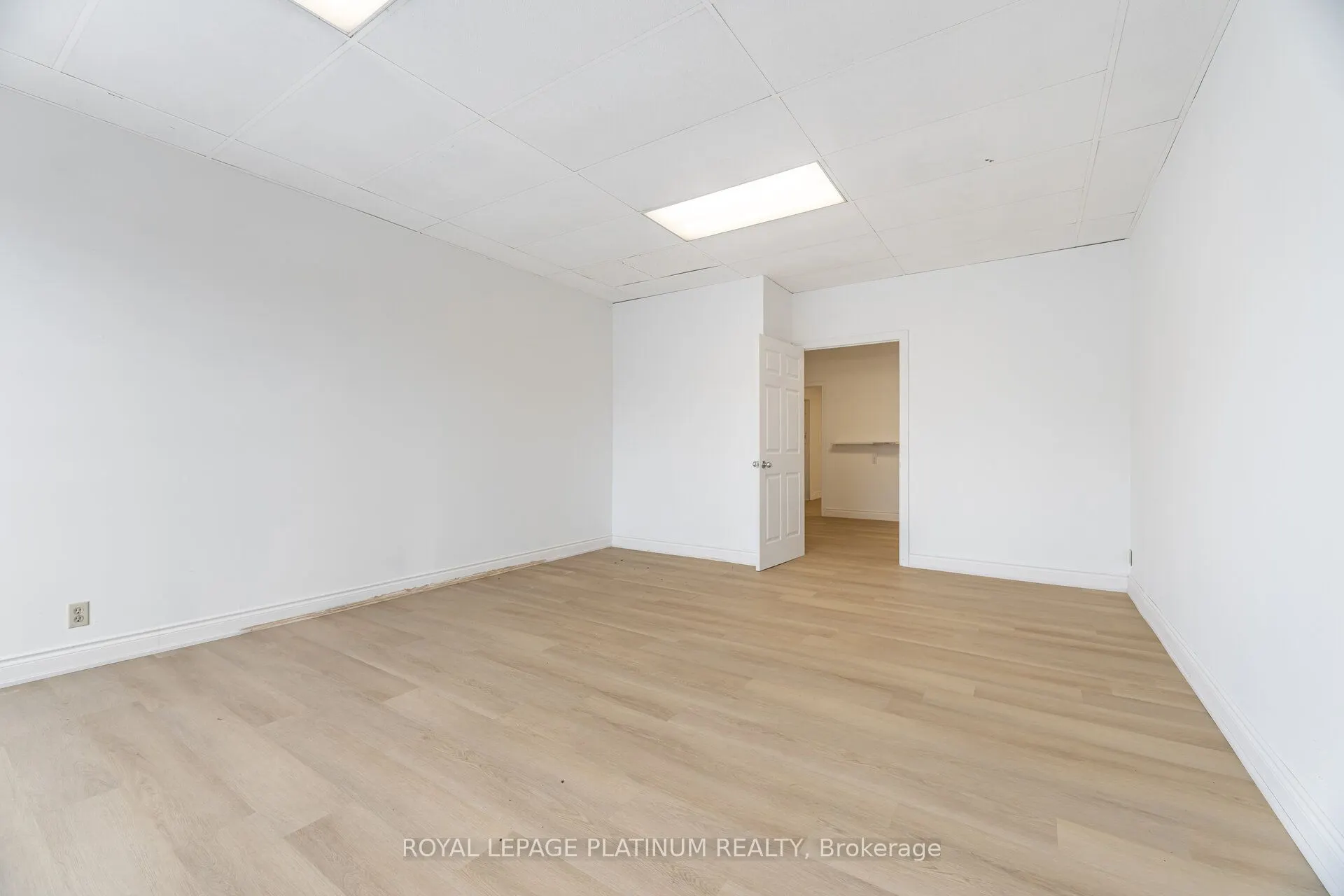 481 Dundas Street W, #3