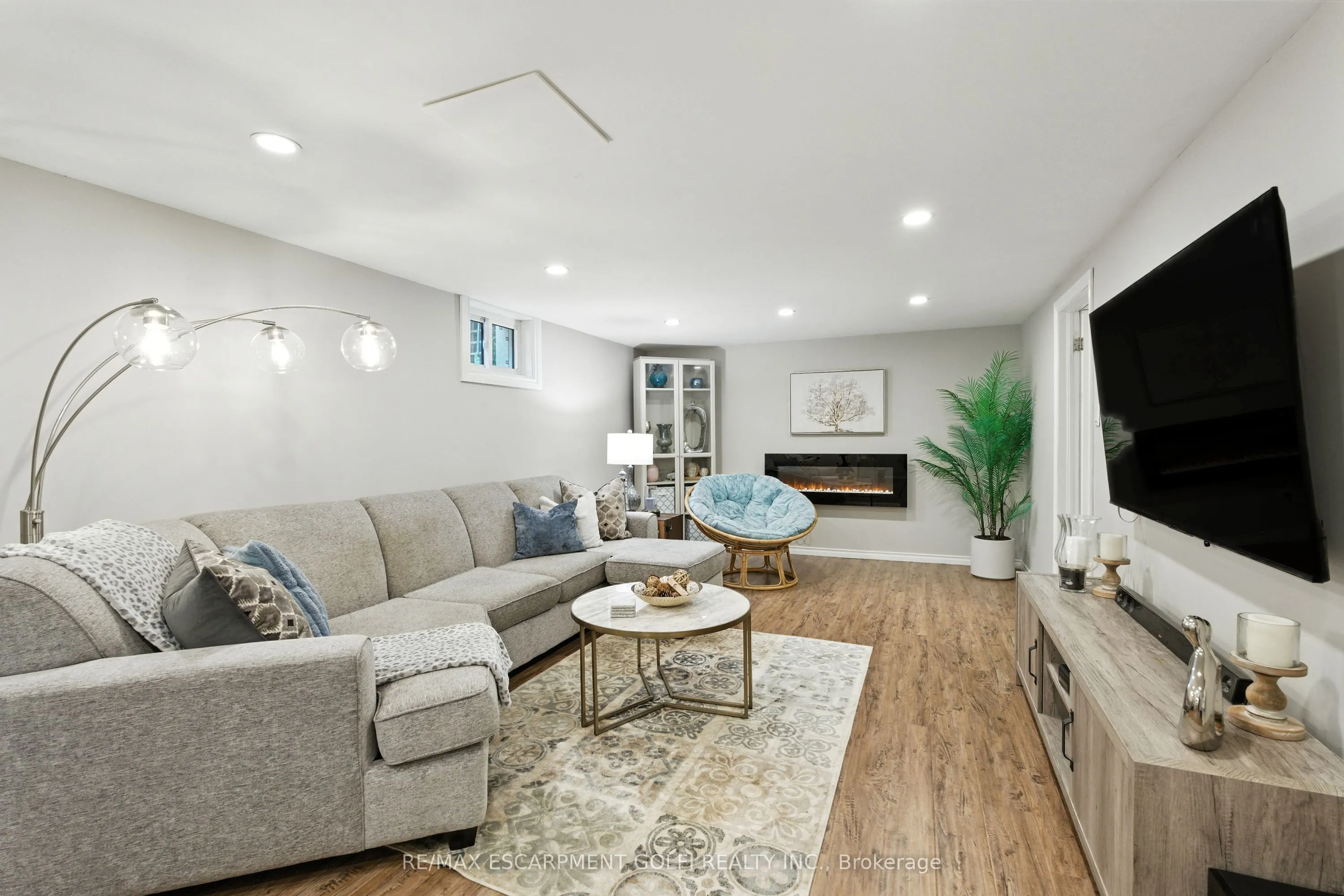 48 BRENTWOOD Drive