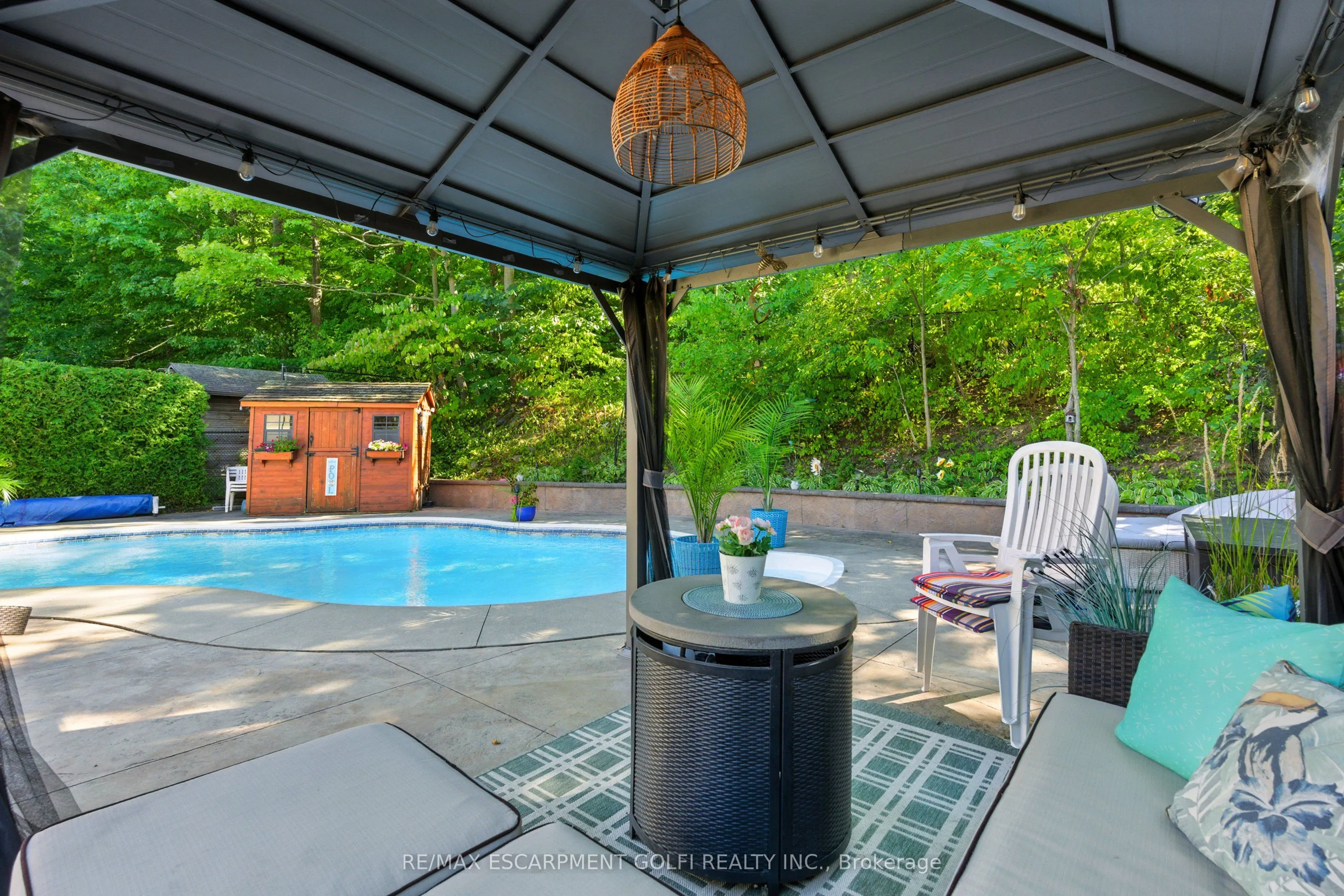 48 BRENTWOOD Drive